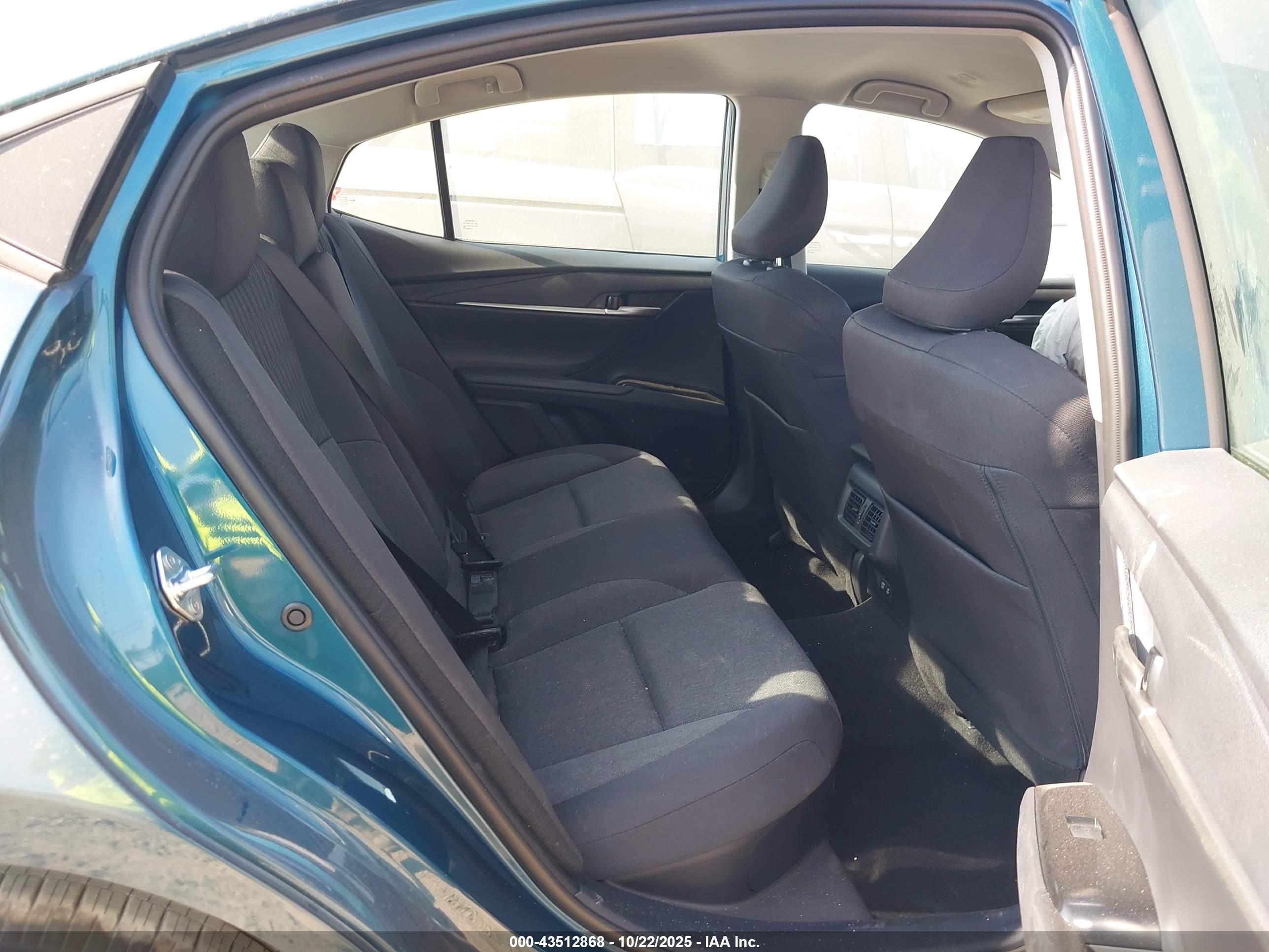 TOYOTA CAMRY image 8