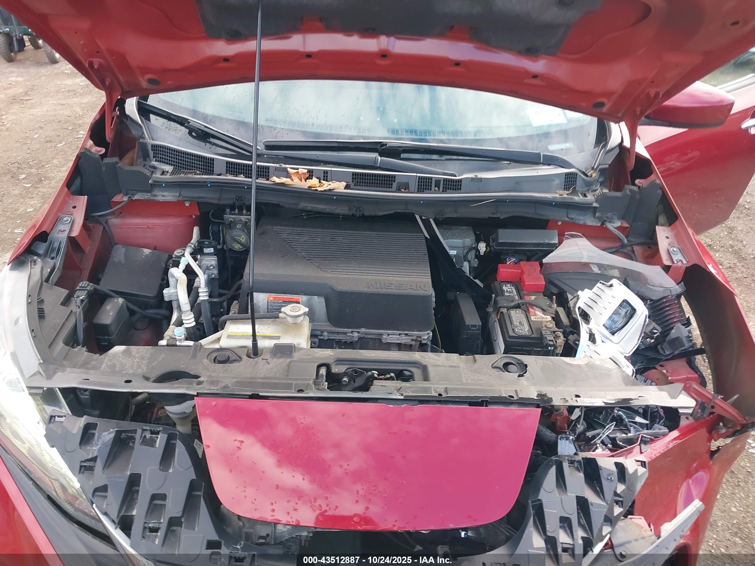 NISSAN LEAF image 10