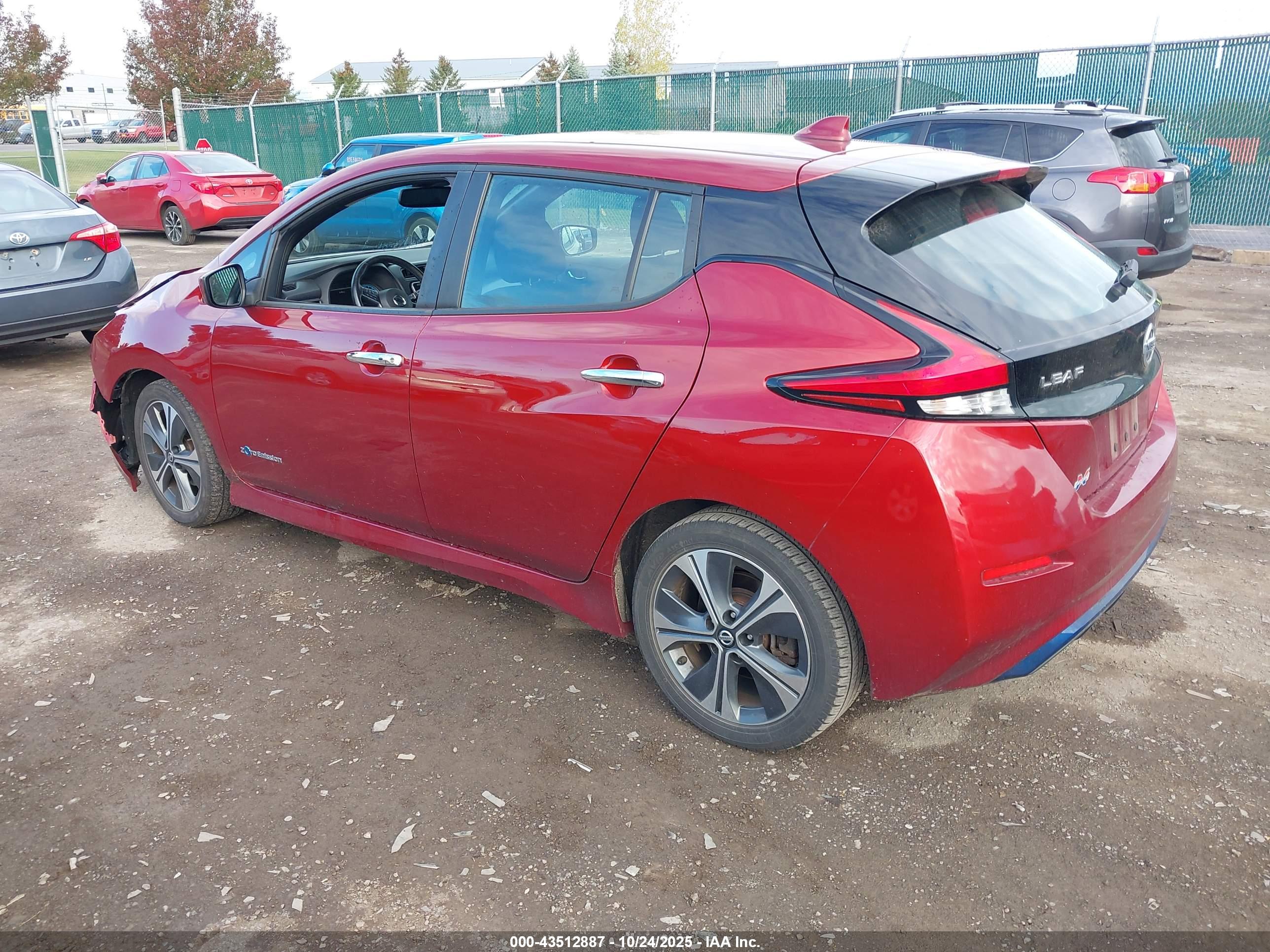 NISSAN LEAF image 3