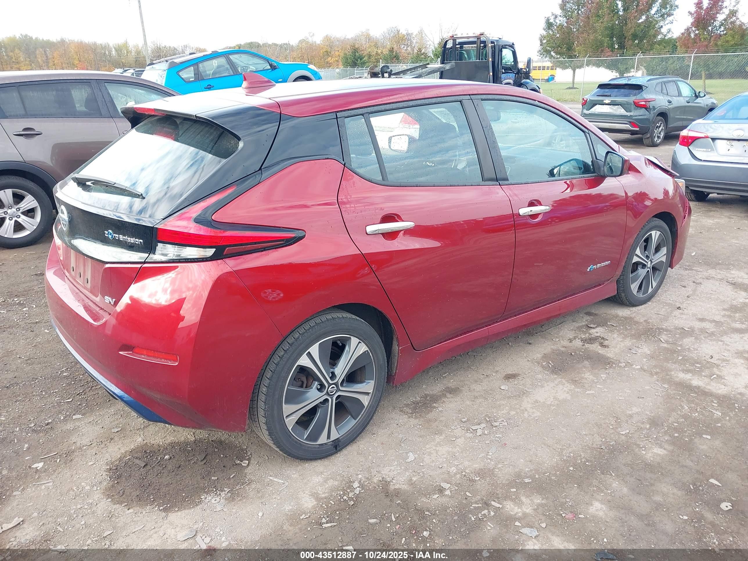 NISSAN LEAF image 4