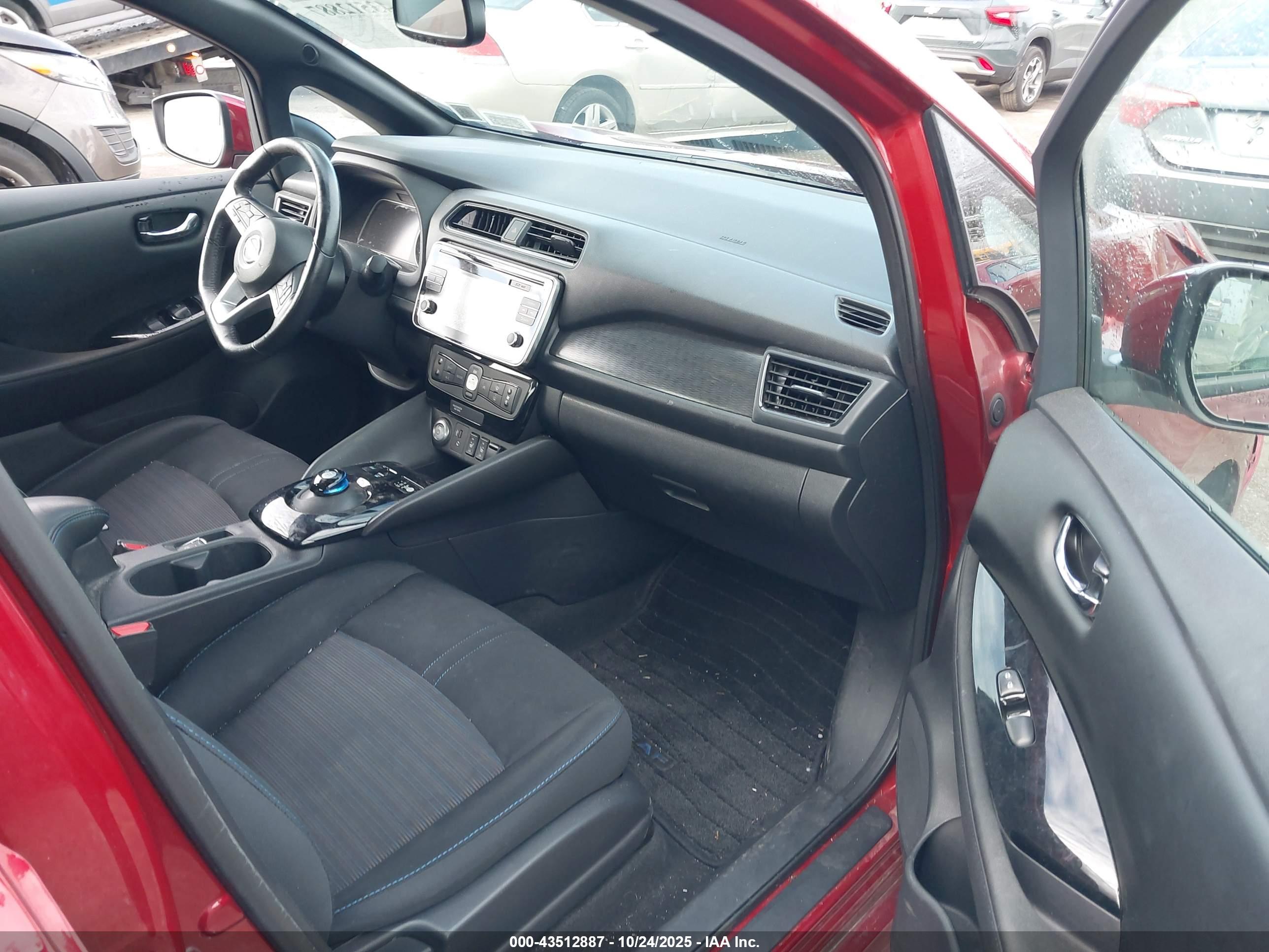 NISSAN LEAF image 5