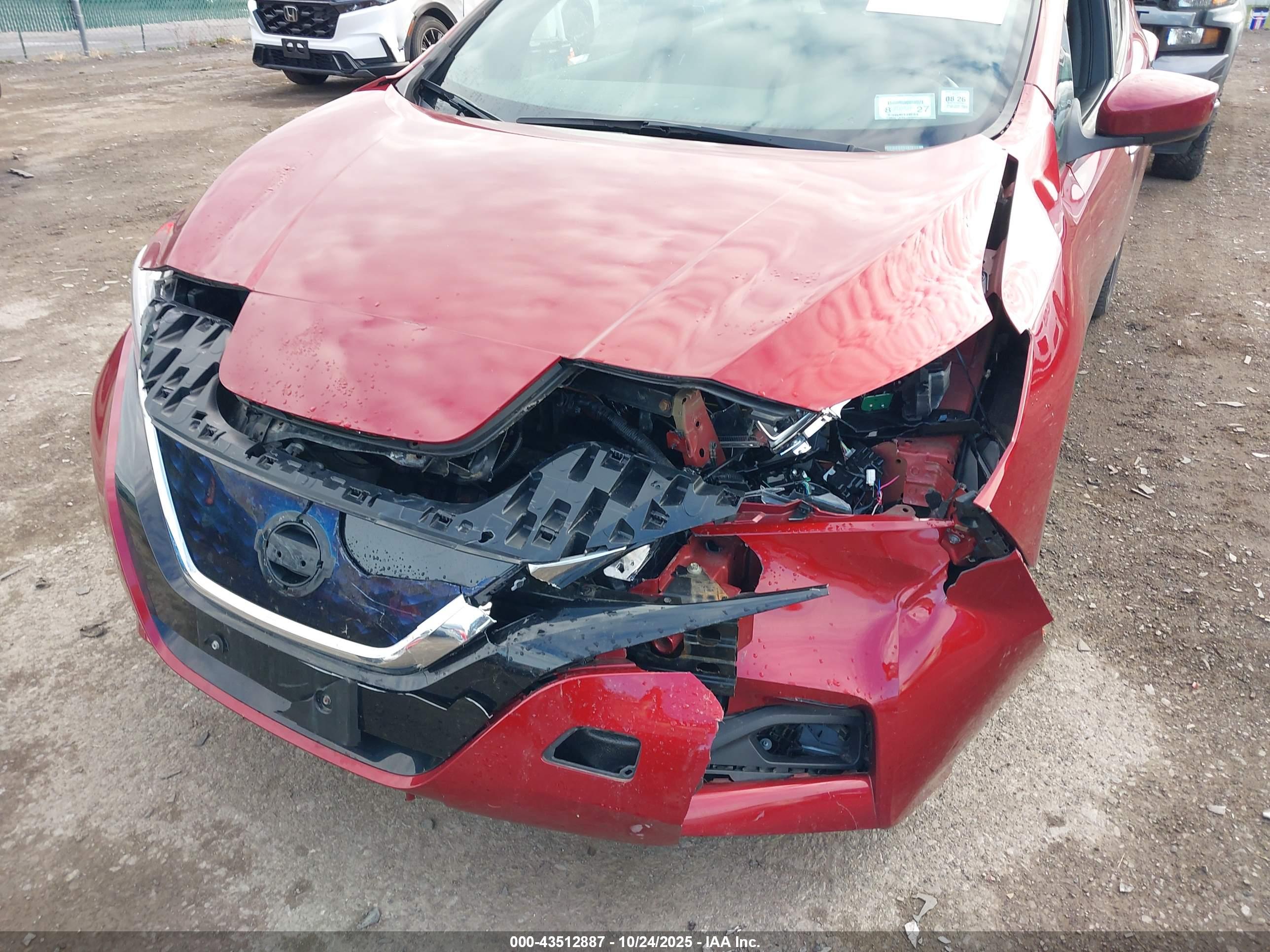 NISSAN LEAF image 6