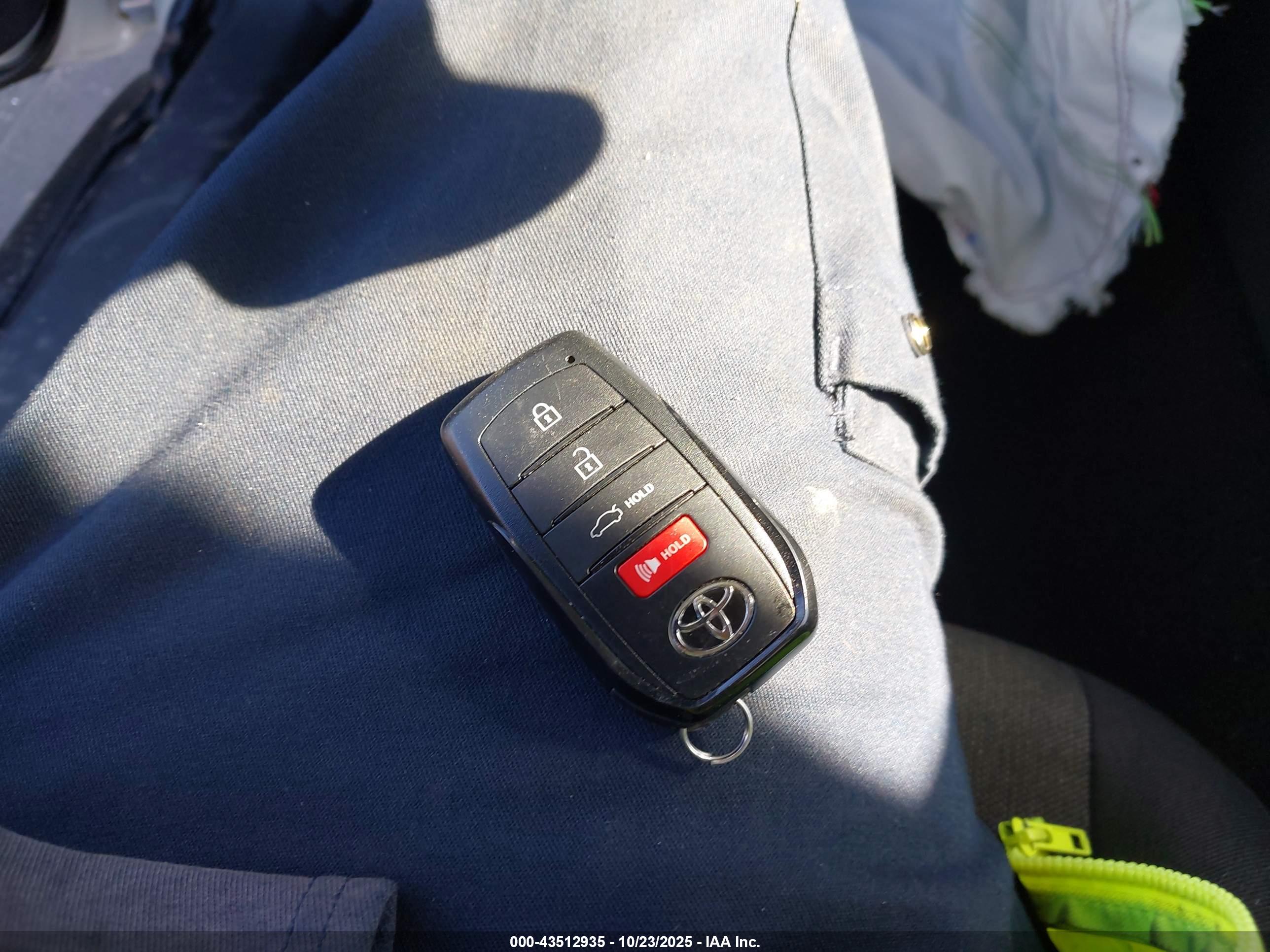 TOYOTA CAMRY image 11