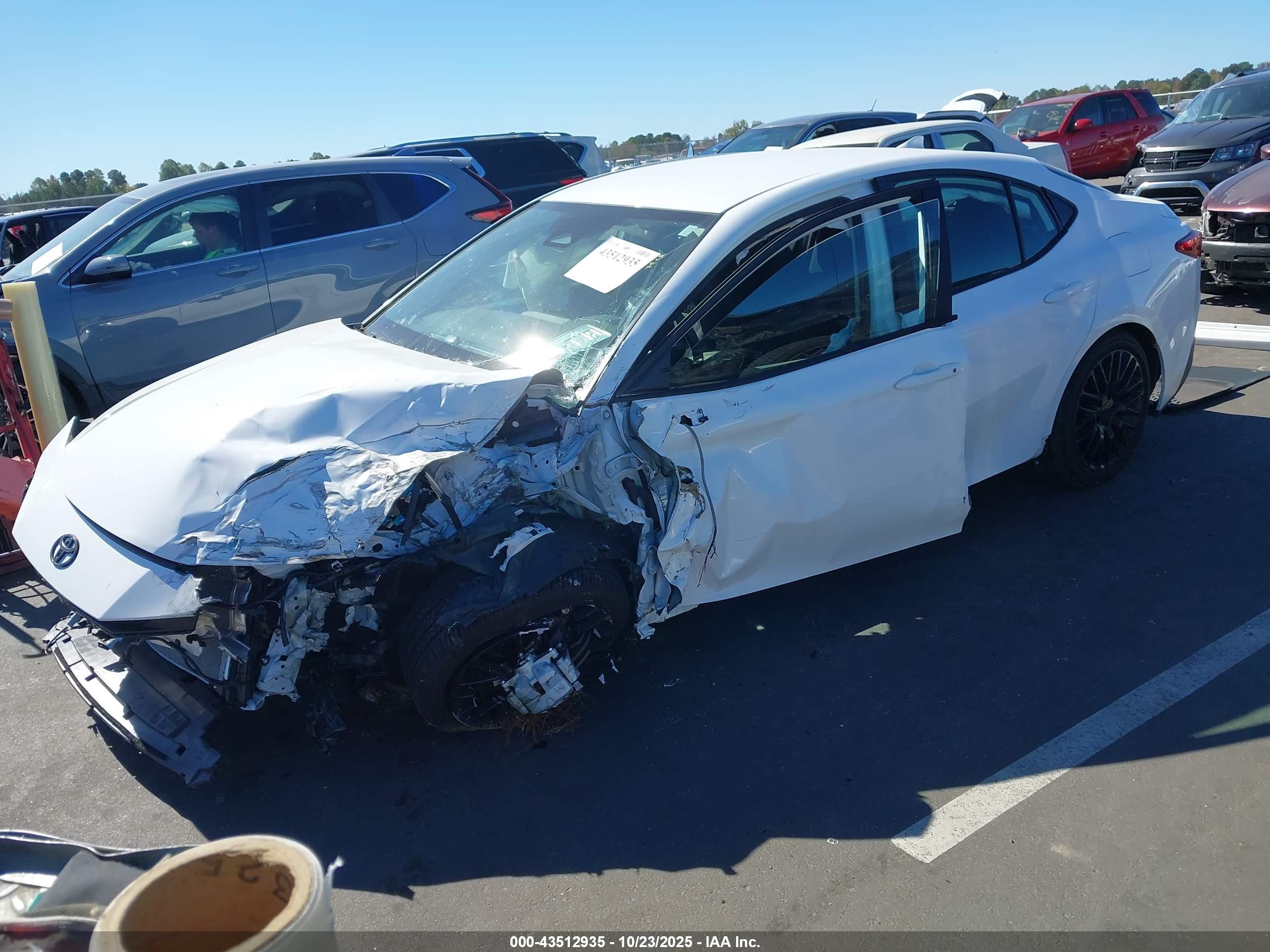 TOYOTA CAMRY image 2