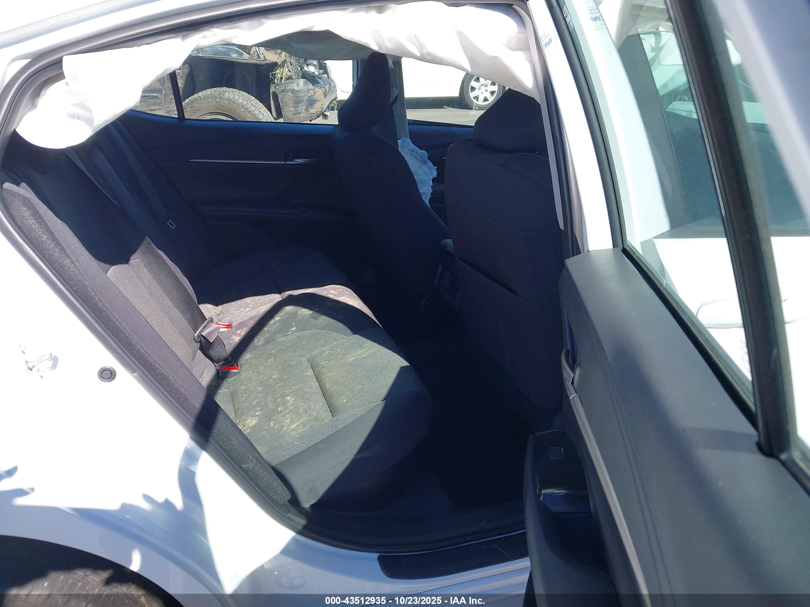 TOYOTA CAMRY image 8