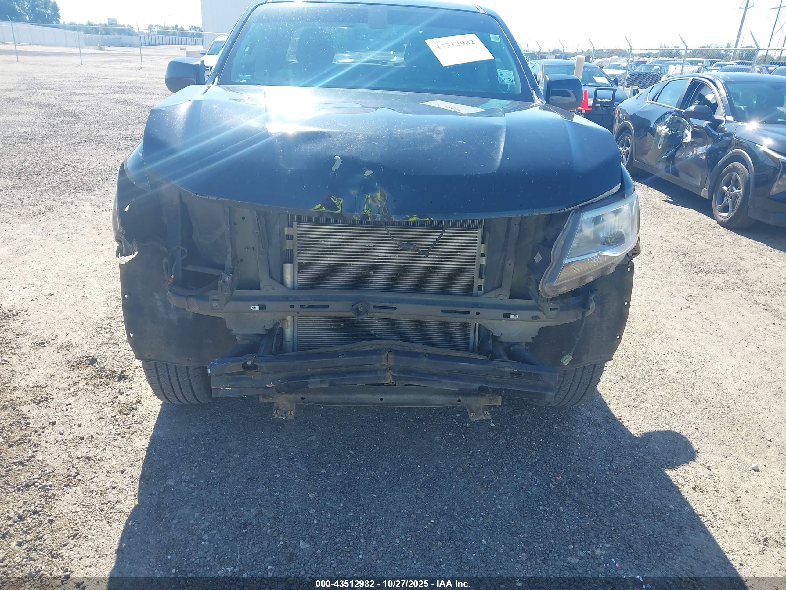 CHEVROLET COLORADO image 6