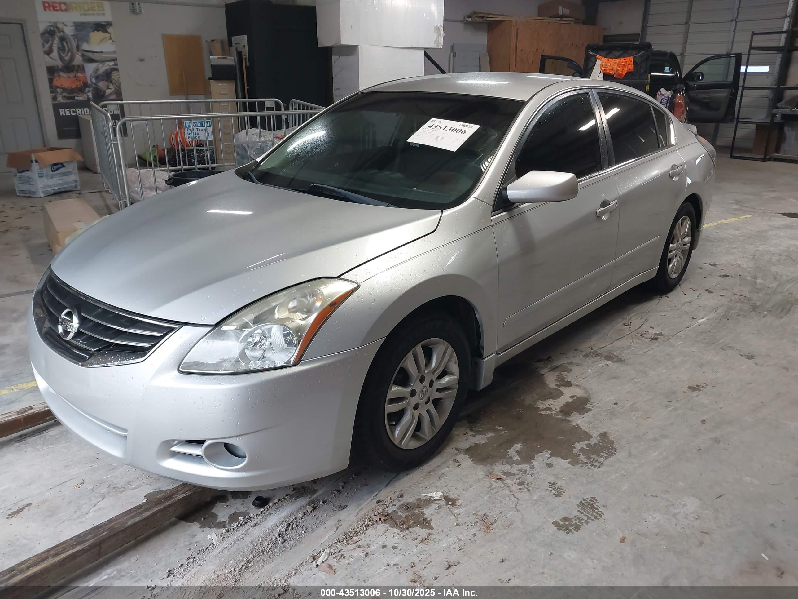 NISSAN ALTIMA image 2