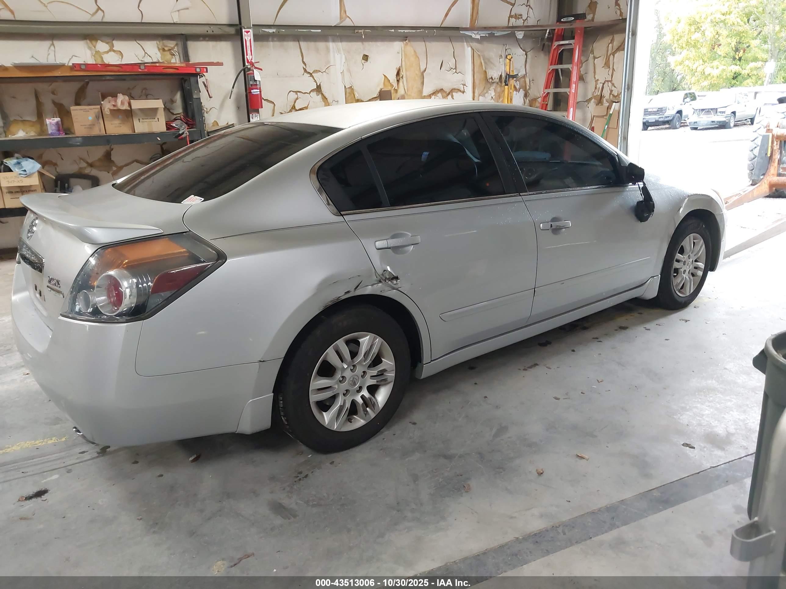 NISSAN ALTIMA image 4