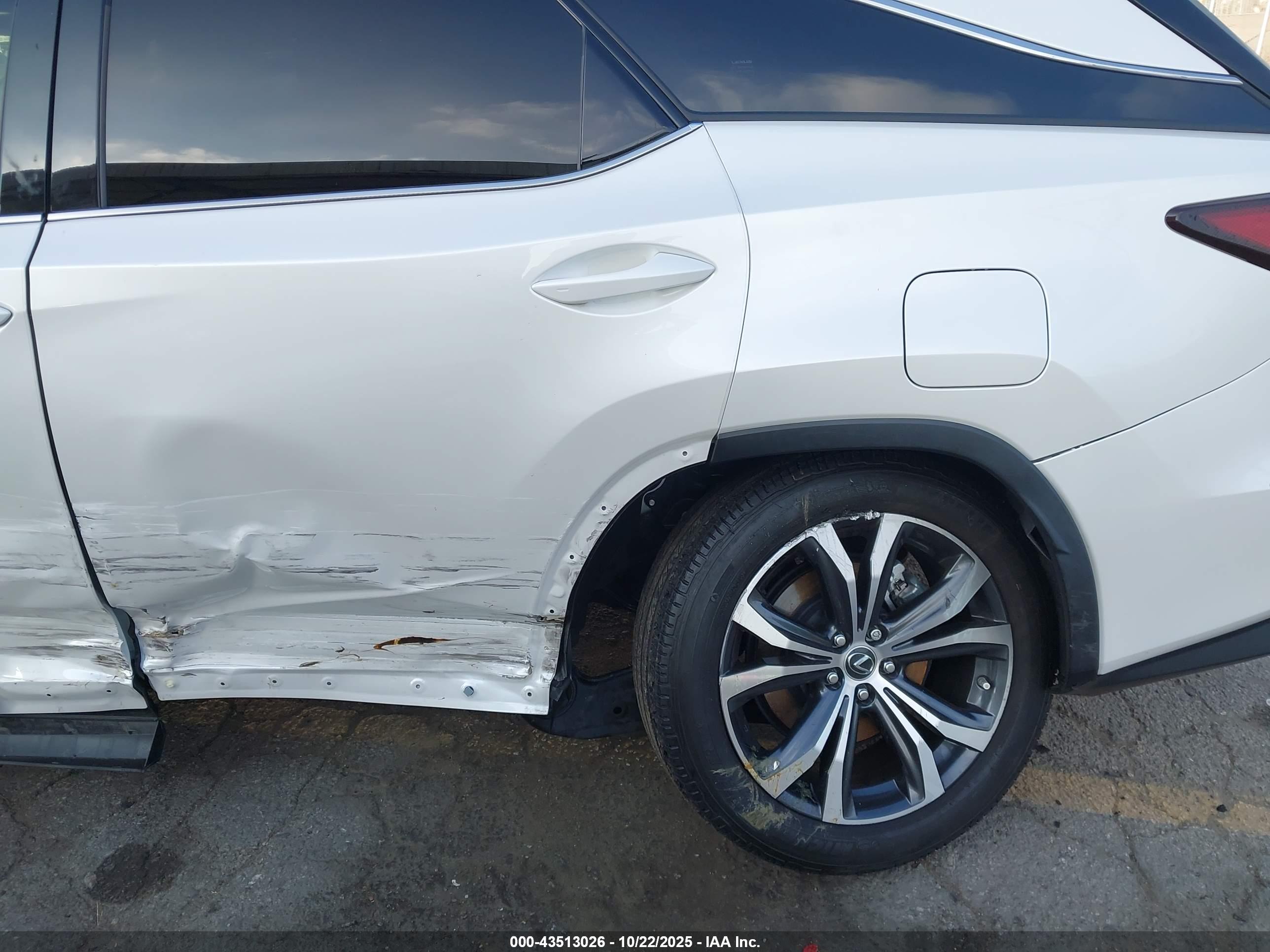 LEXUS RX image 6