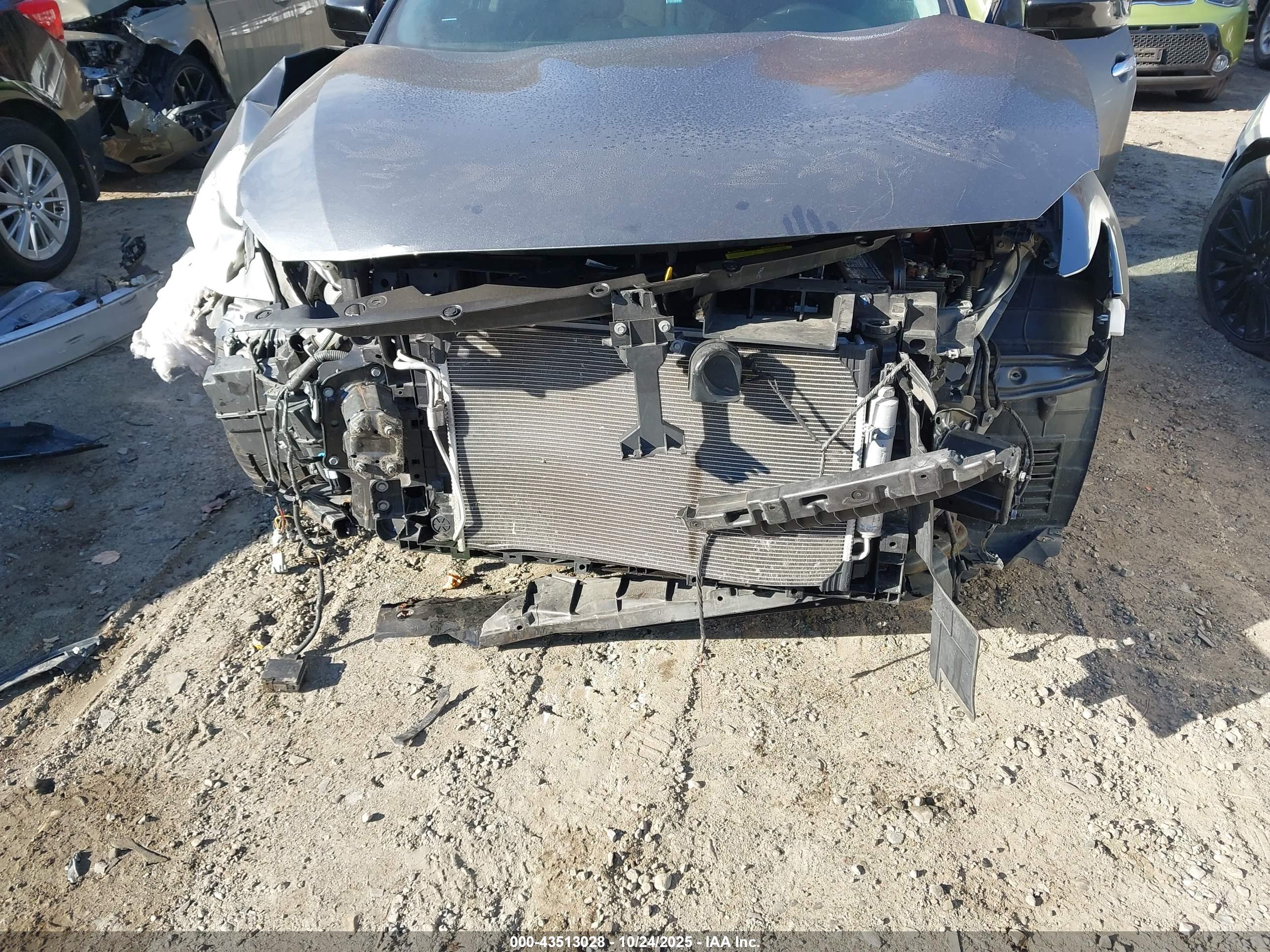 NISSAN MAXIMA image 6