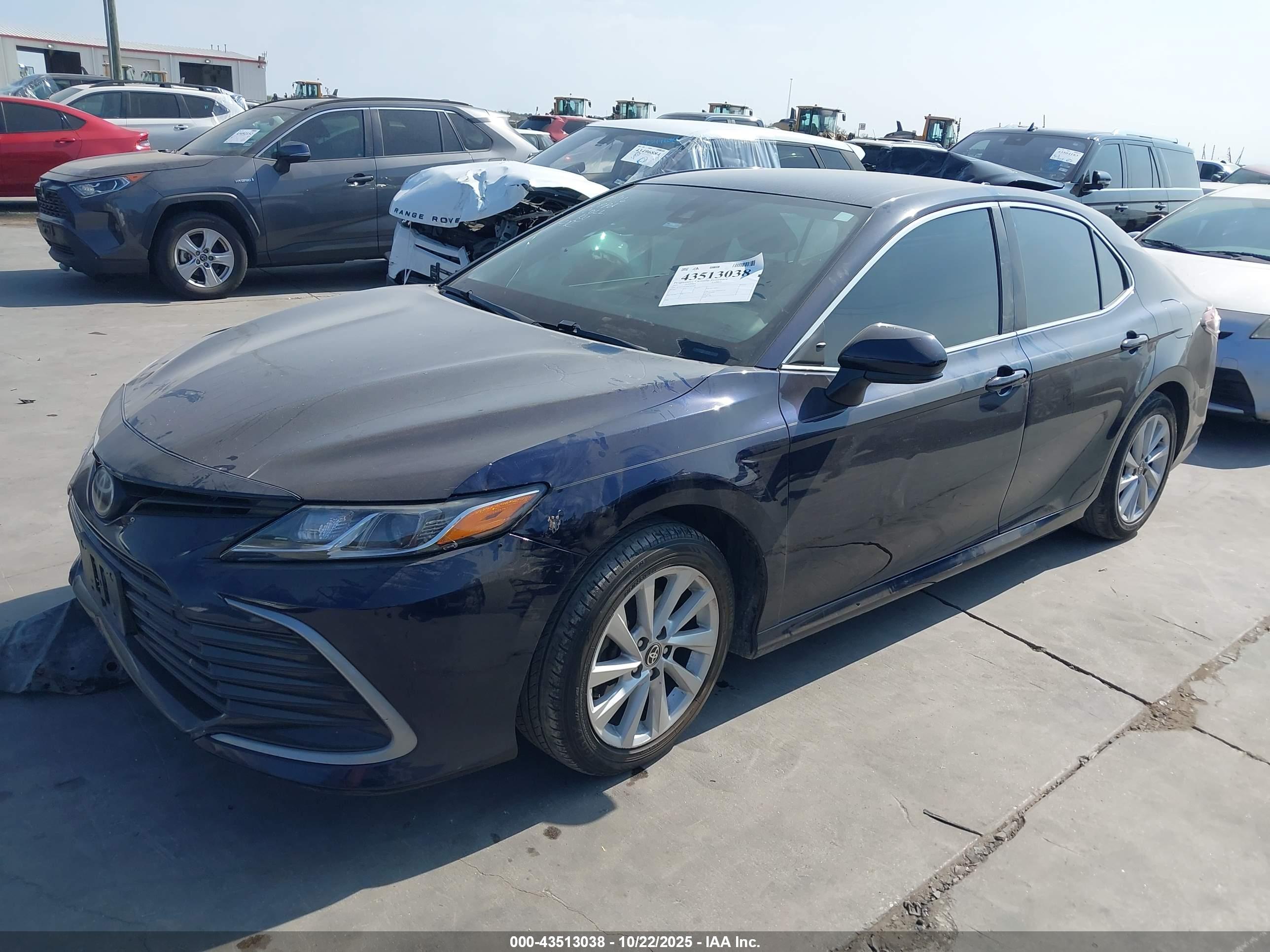 TOYOTA CAMRY image 2