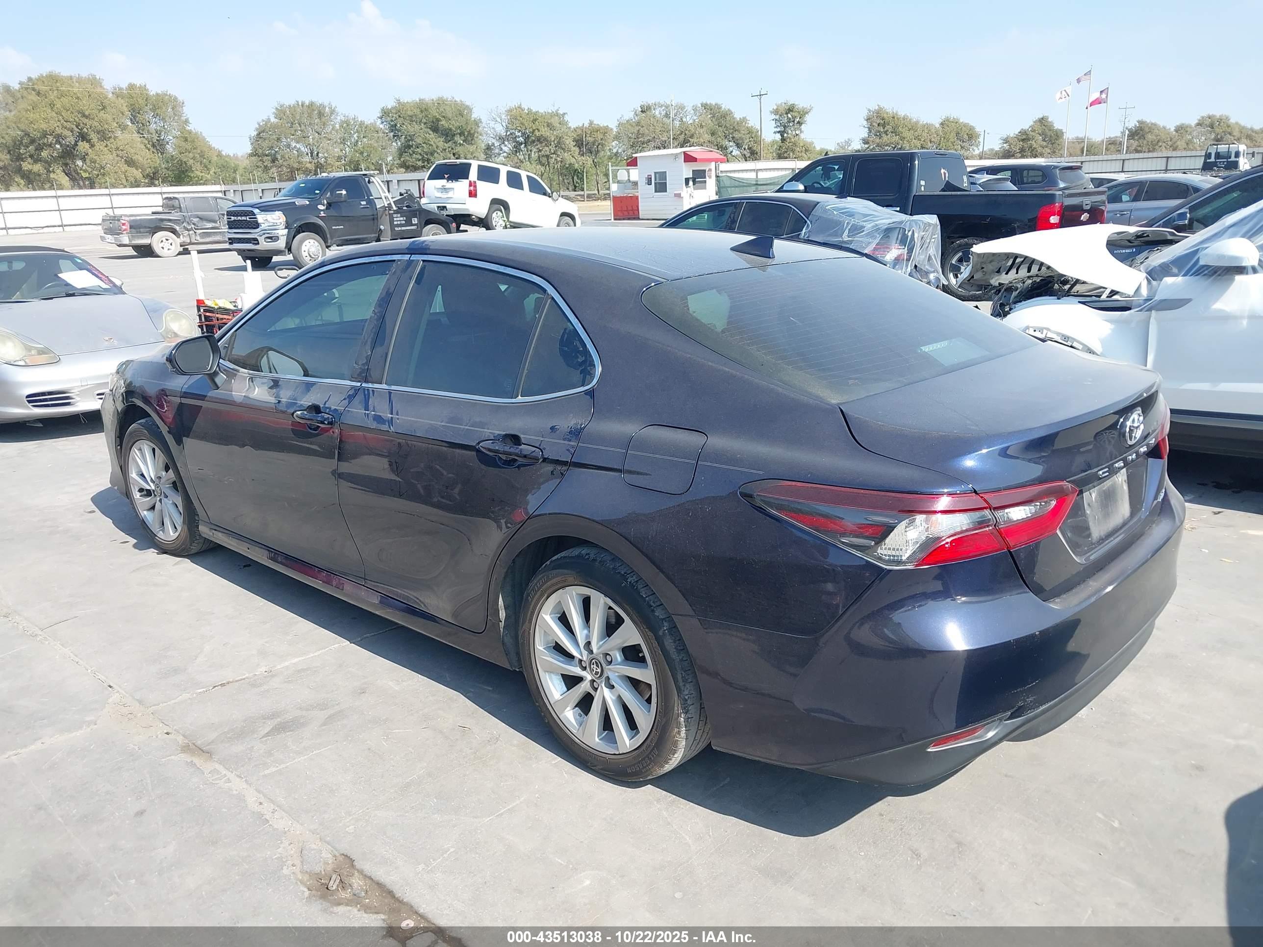 TOYOTA CAMRY image 3
