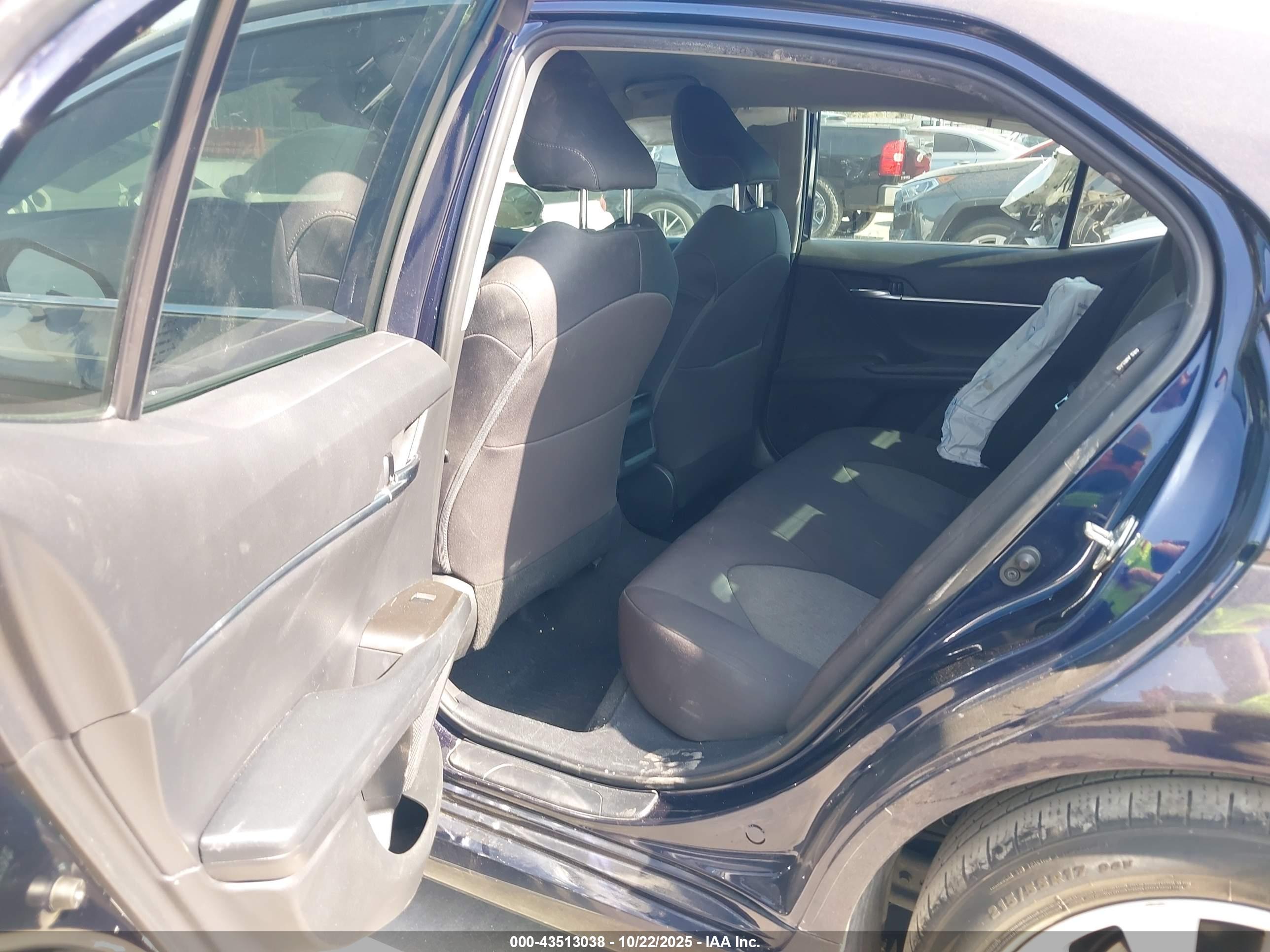 TOYOTA CAMRY image 8