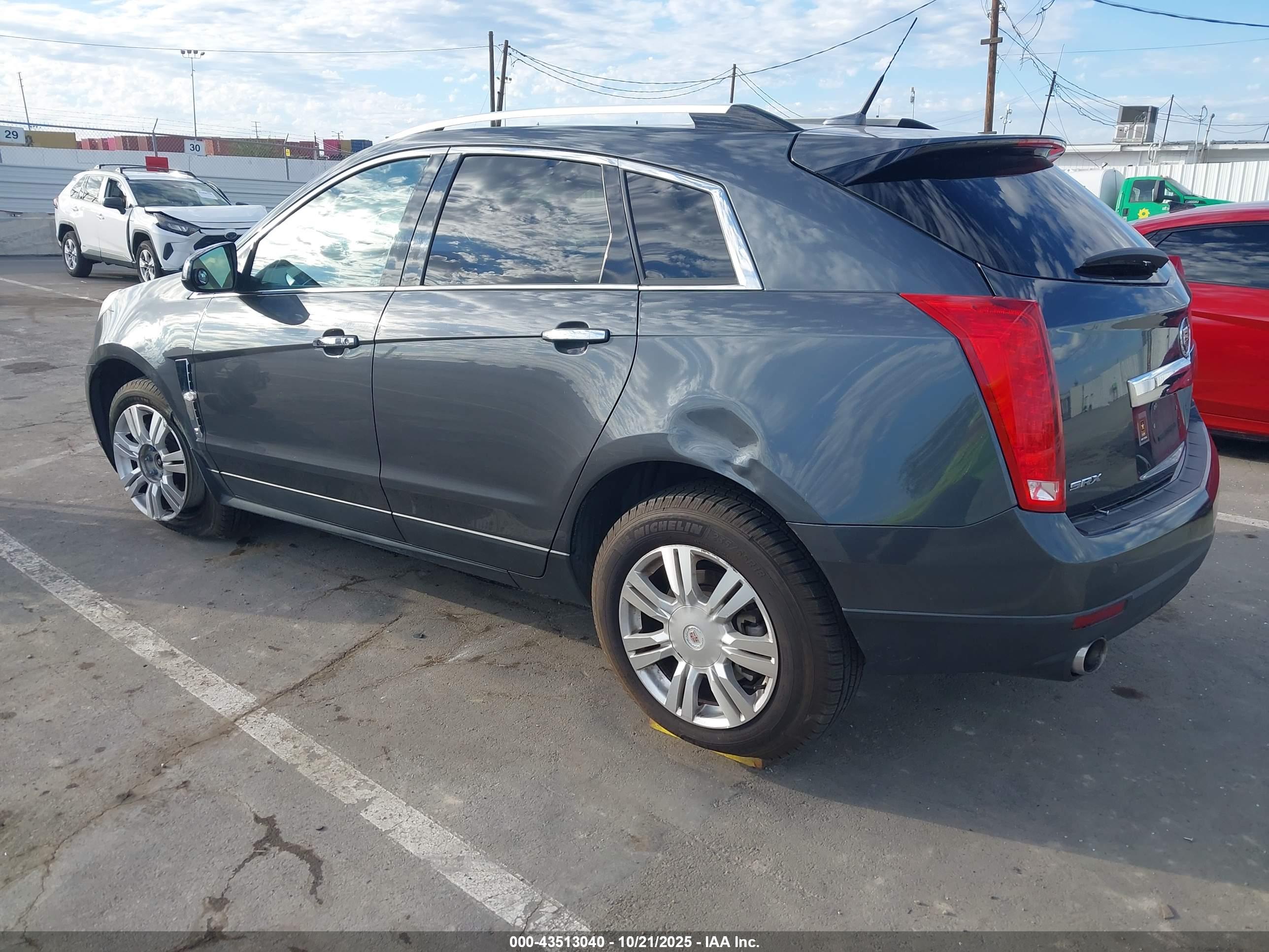 CADILLAC SRX image 3