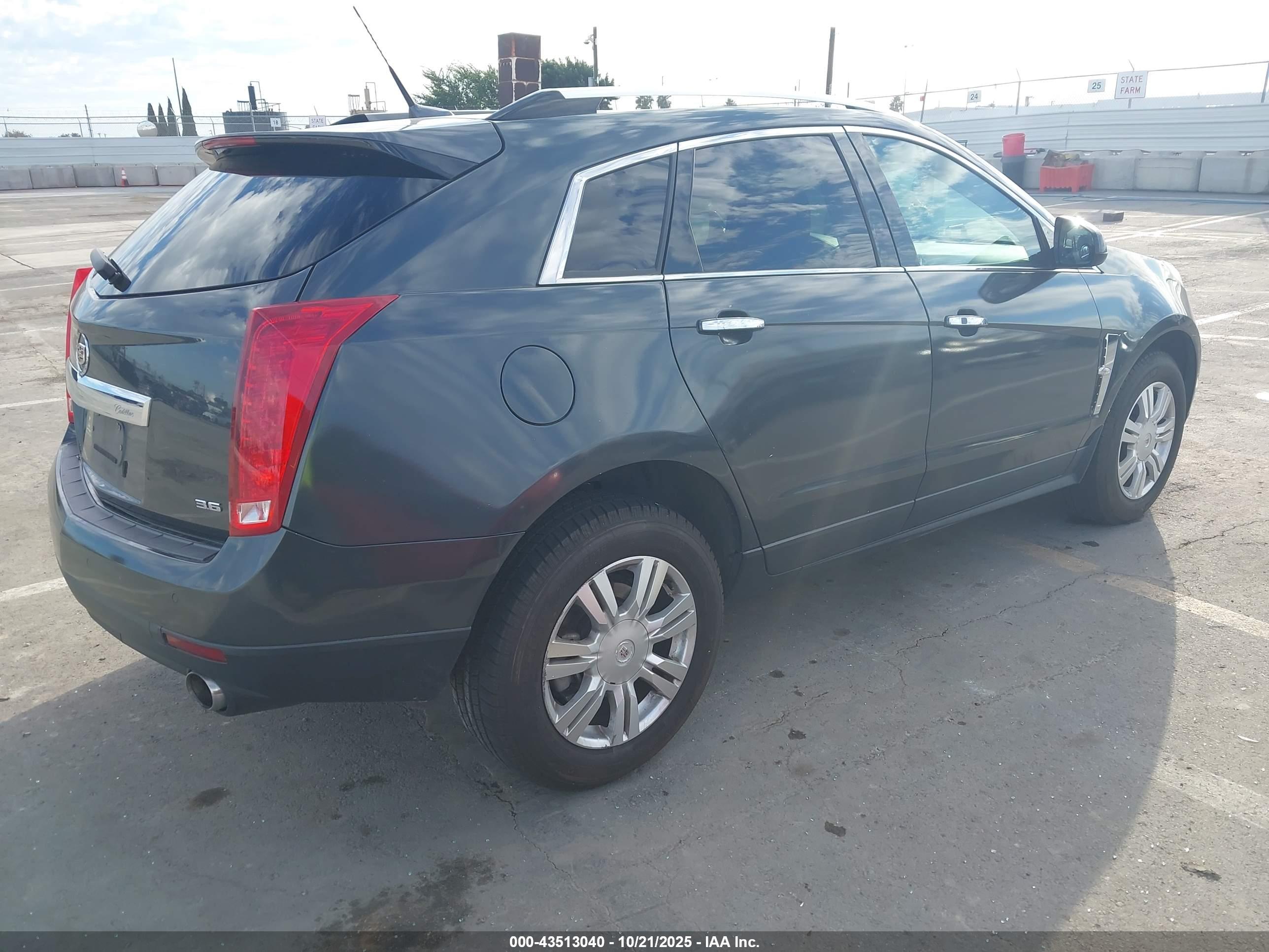 CADILLAC SRX image 4