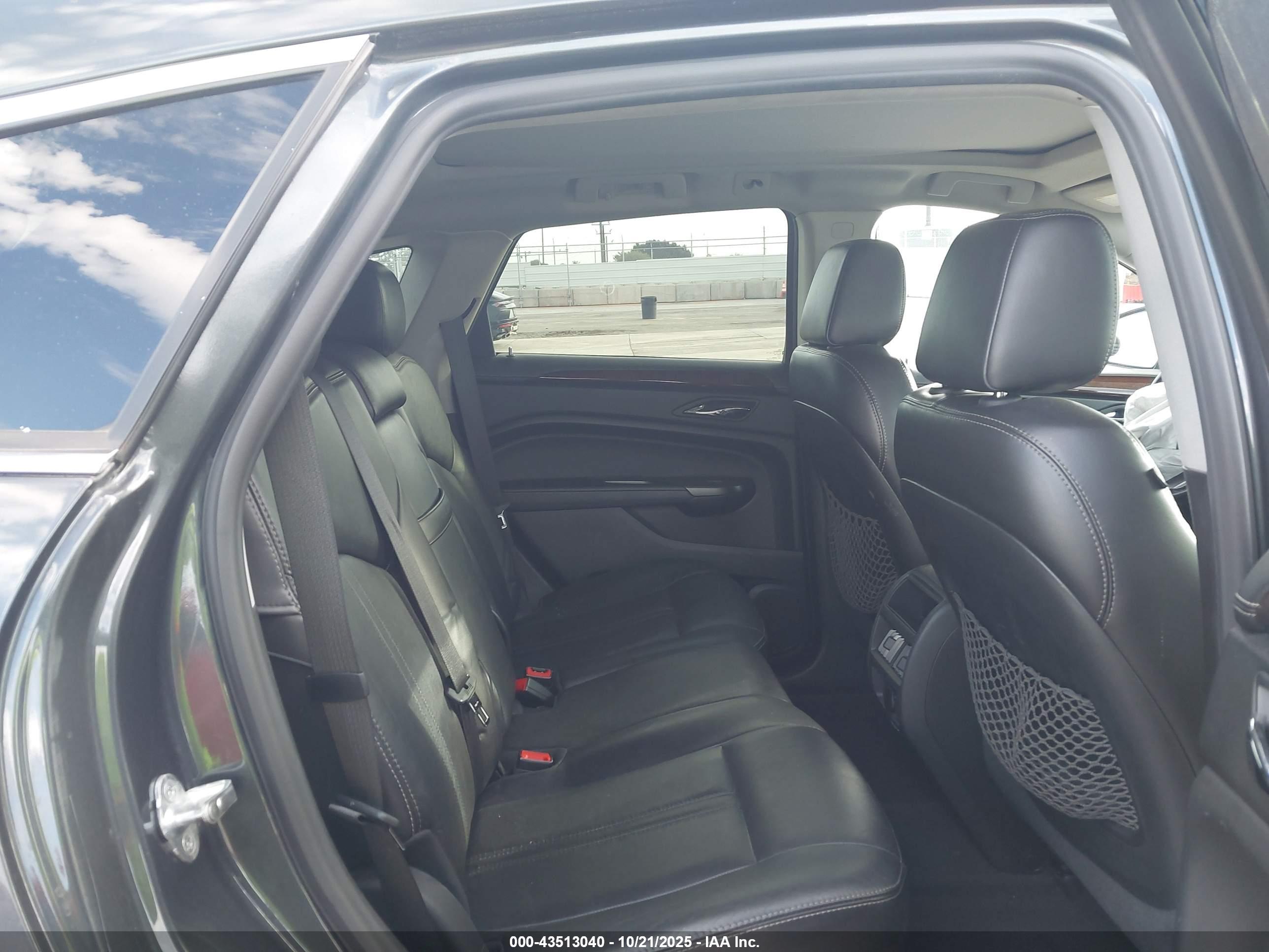 CADILLAC SRX image 8
