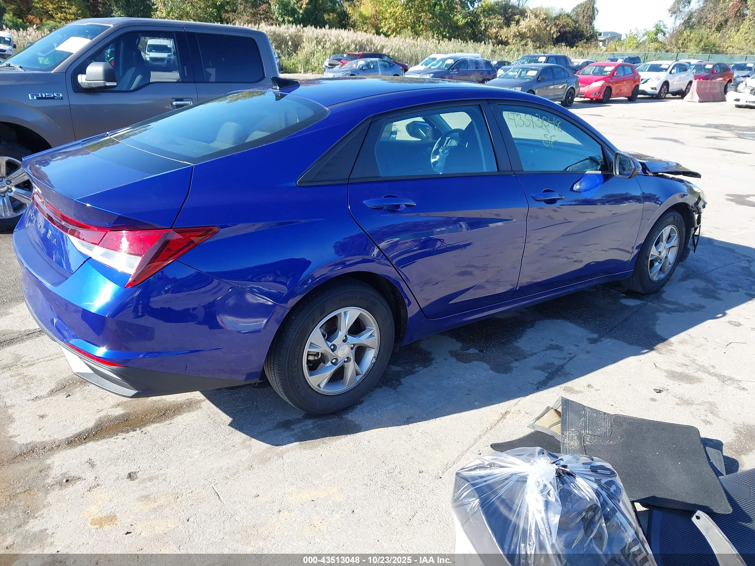 HYUNDAI ELANTRA image 4