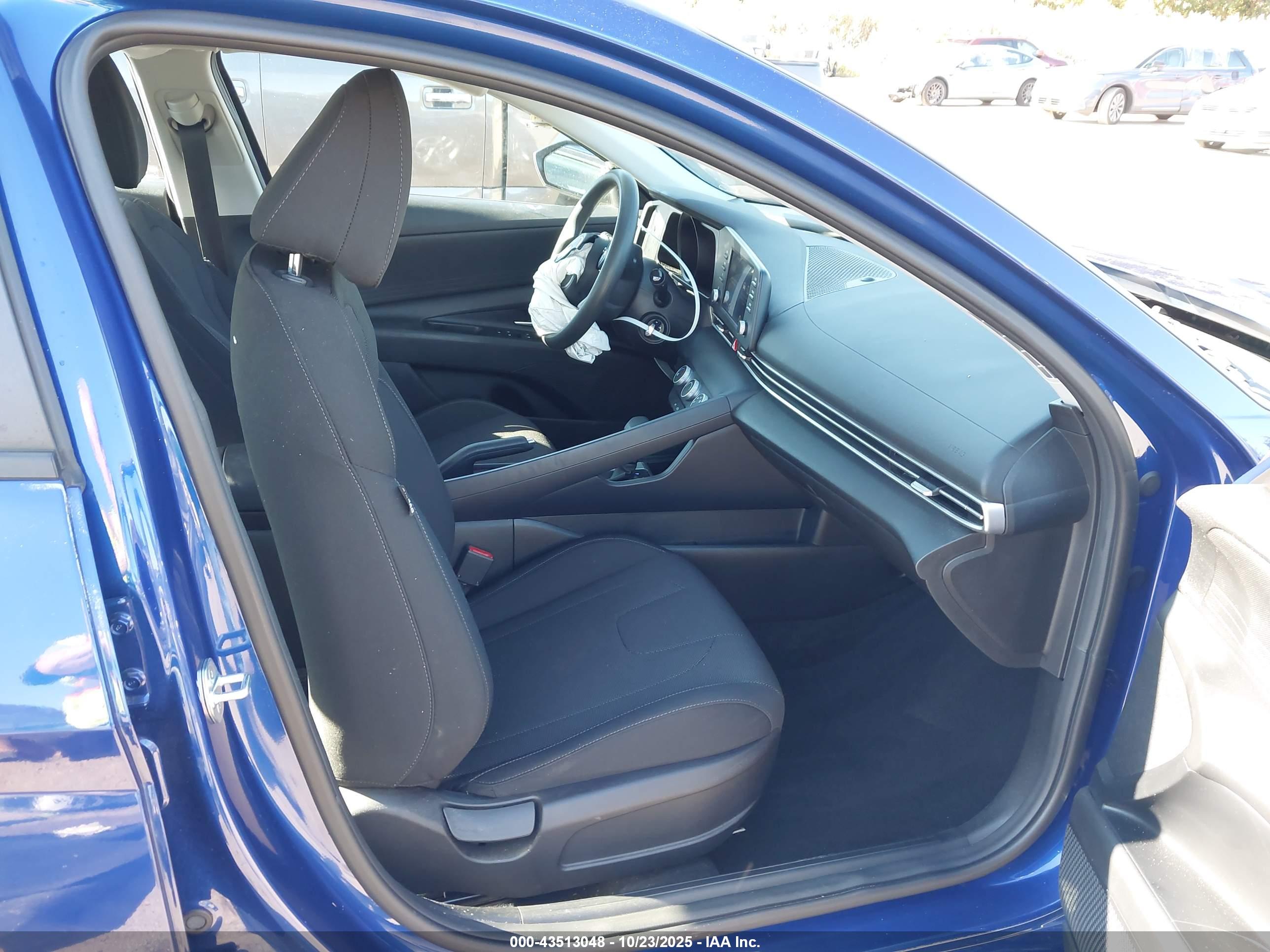 HYUNDAI ELANTRA image 5