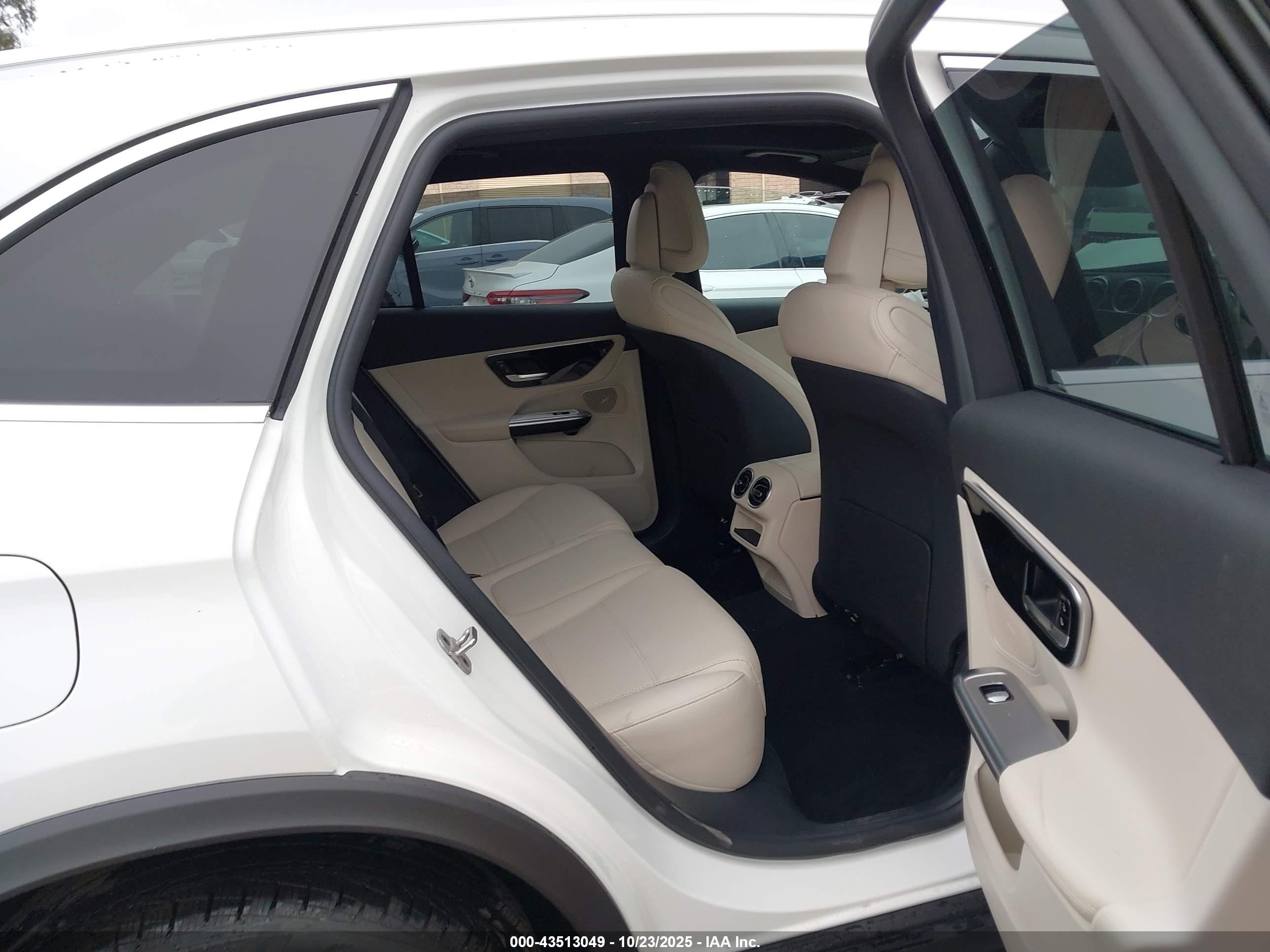 MERCEDES-BENZ GLC image 8