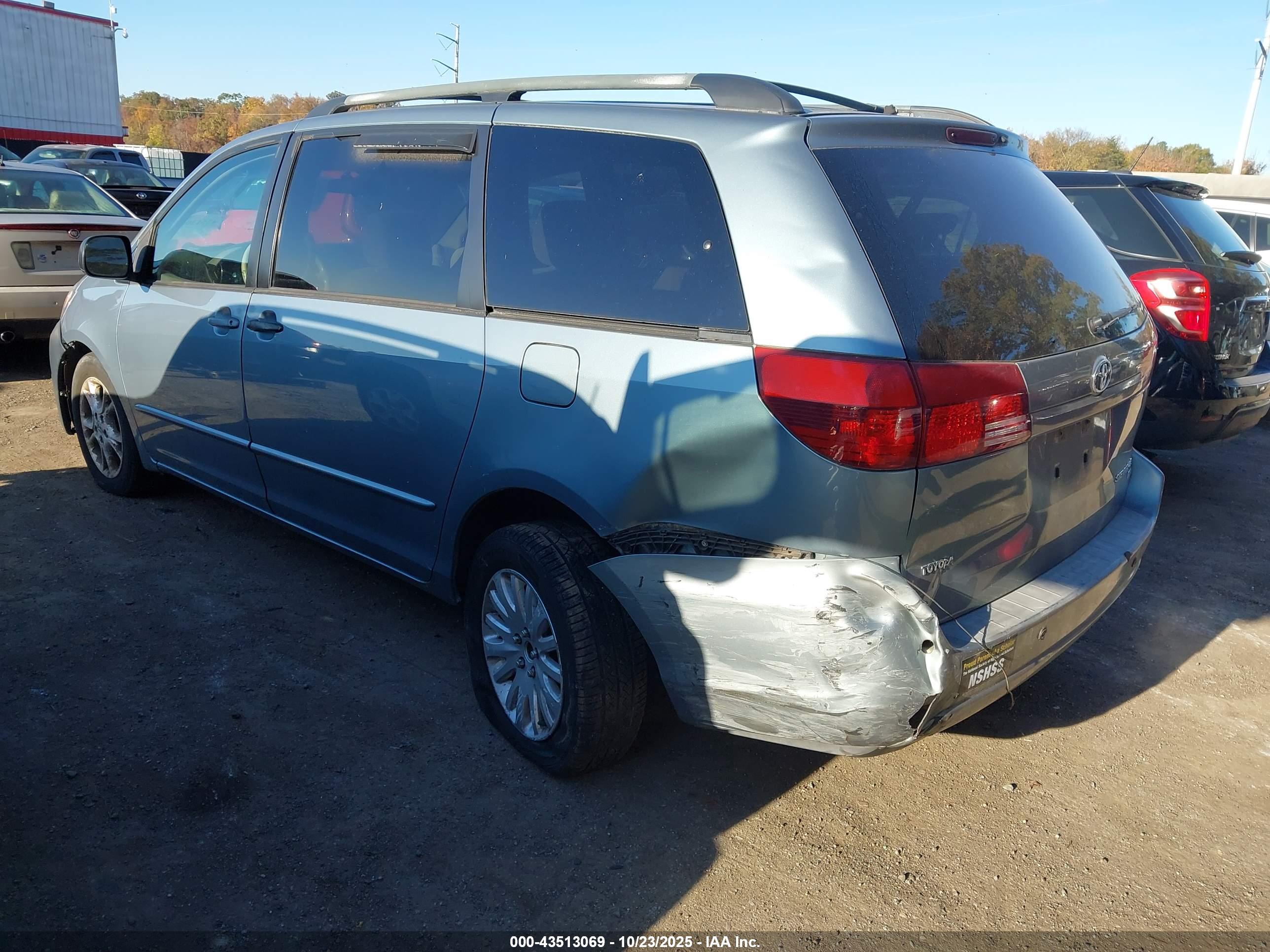 TOYOTA SIENNA image 3