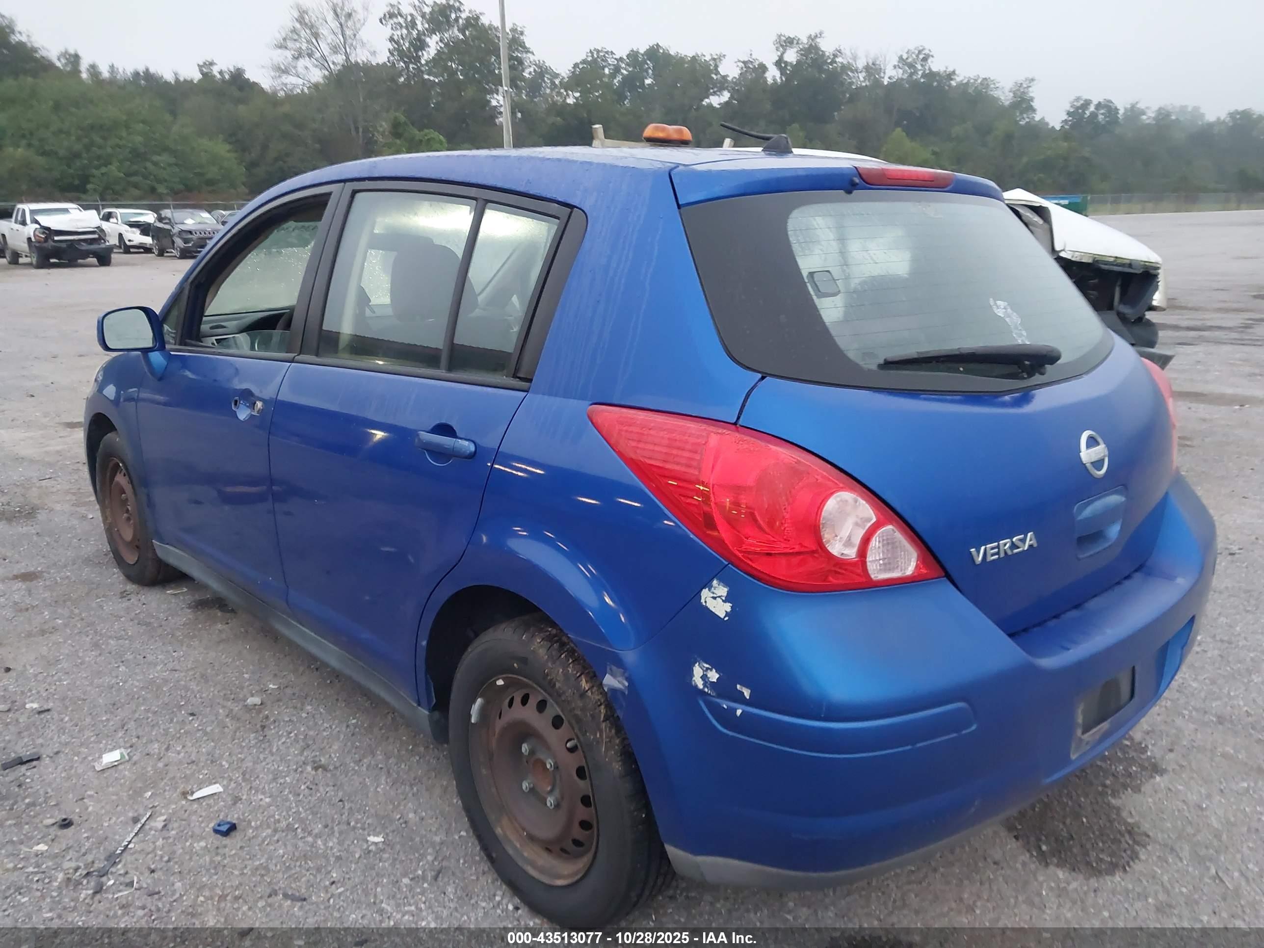 NISSAN VERSA image 3