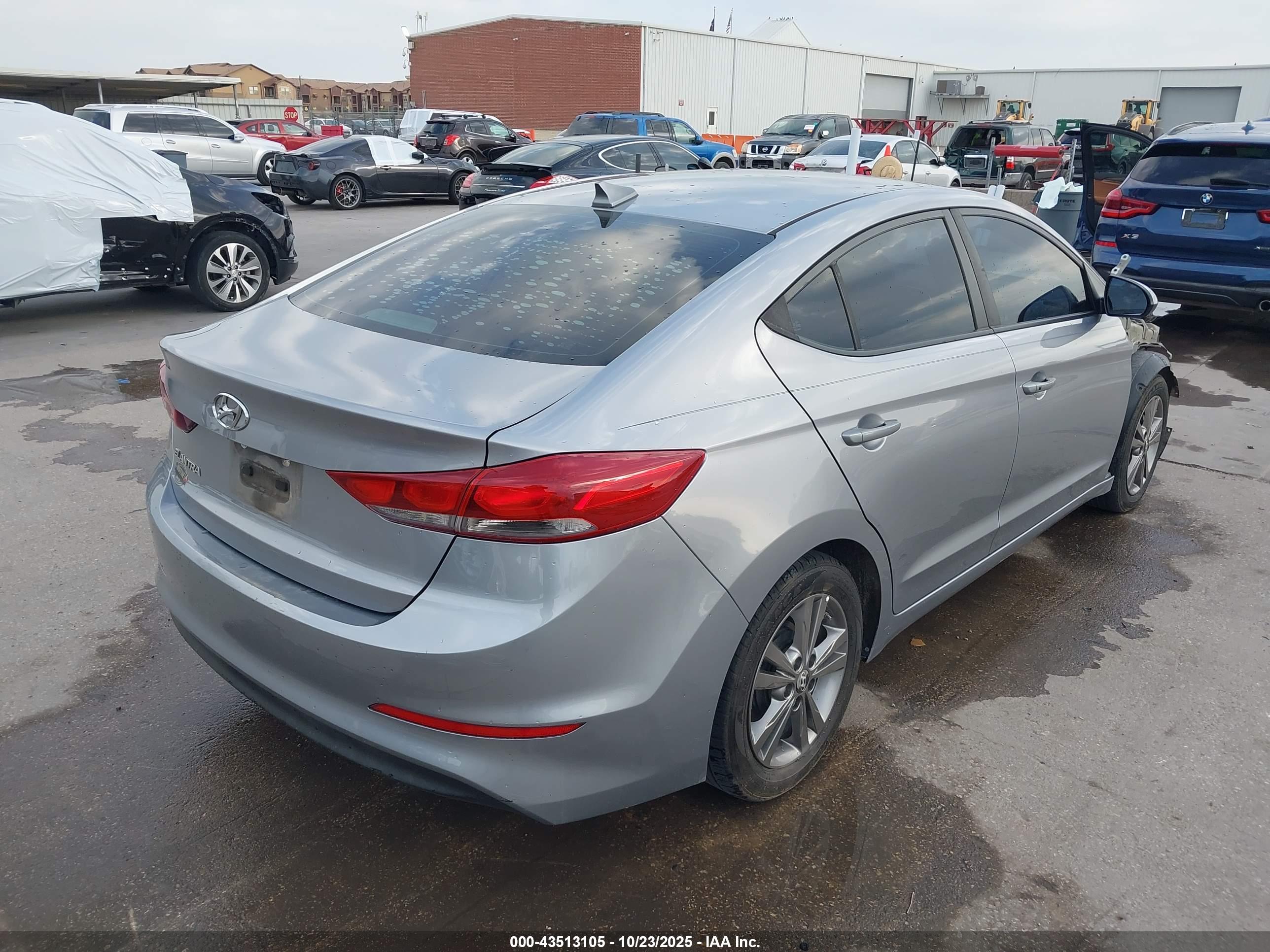 HYUNDAI ELANTRA image 4