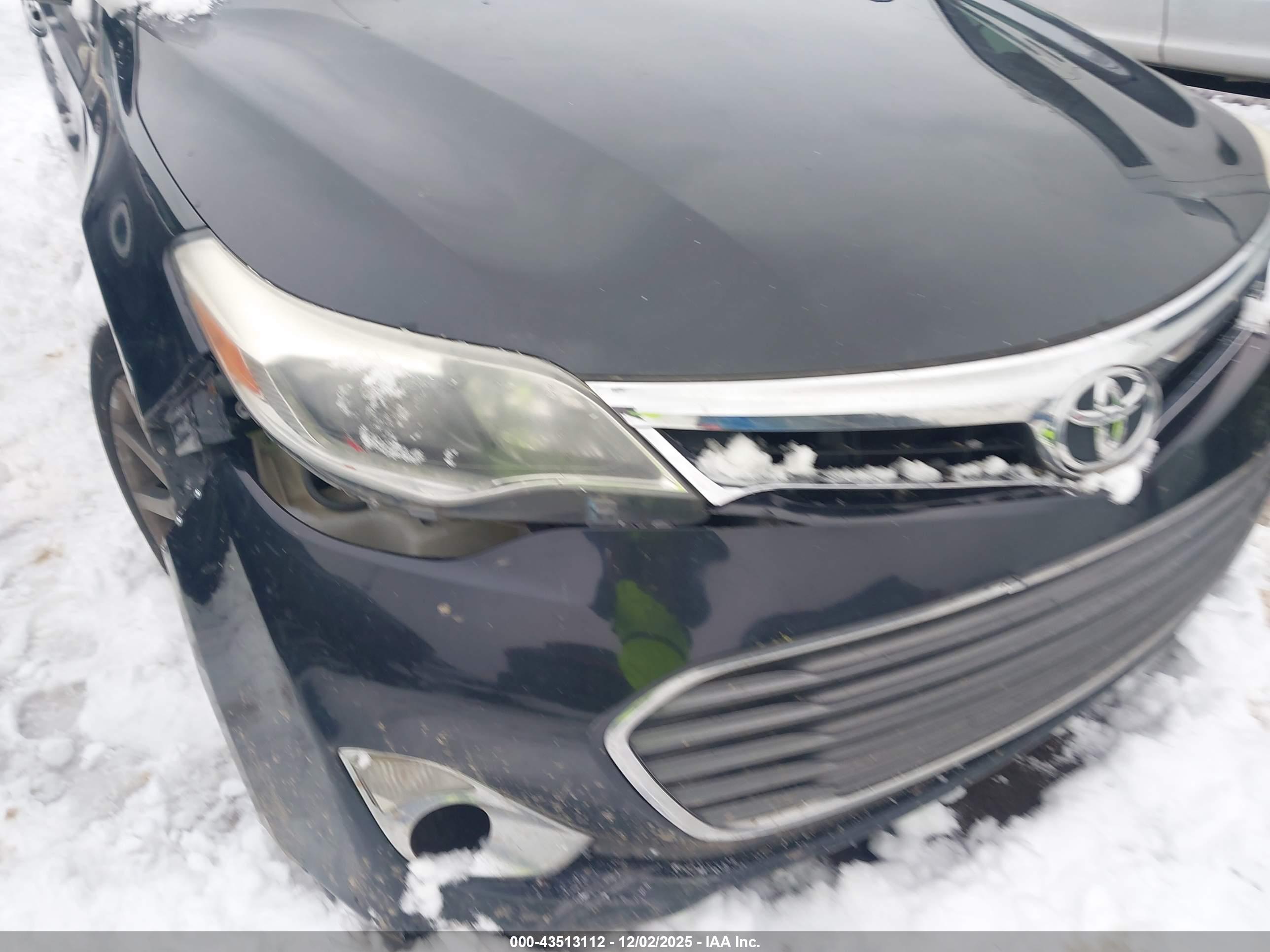 TOYOTA AVALON image 6