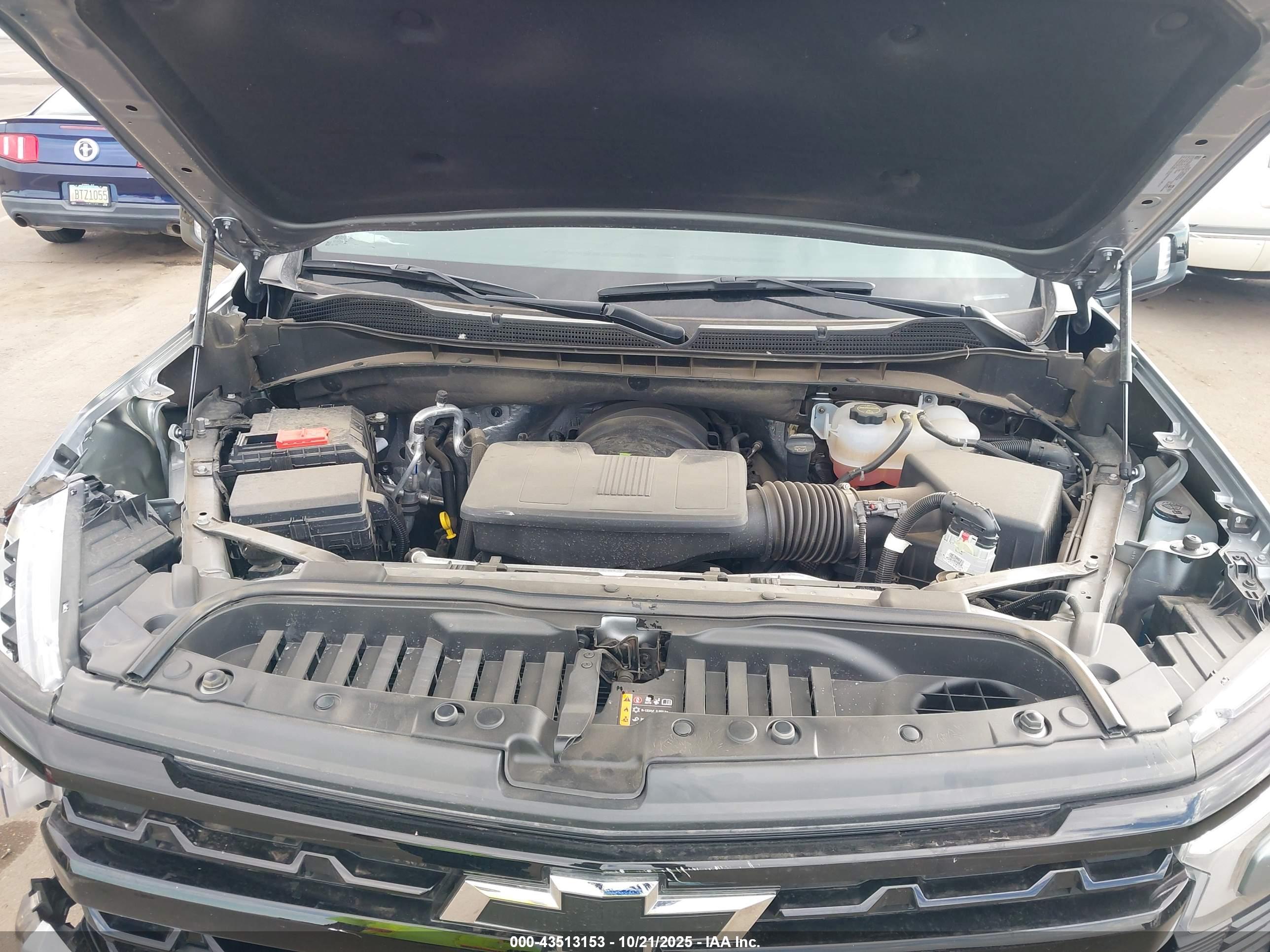 CHEVROLET SILVERADO image 10