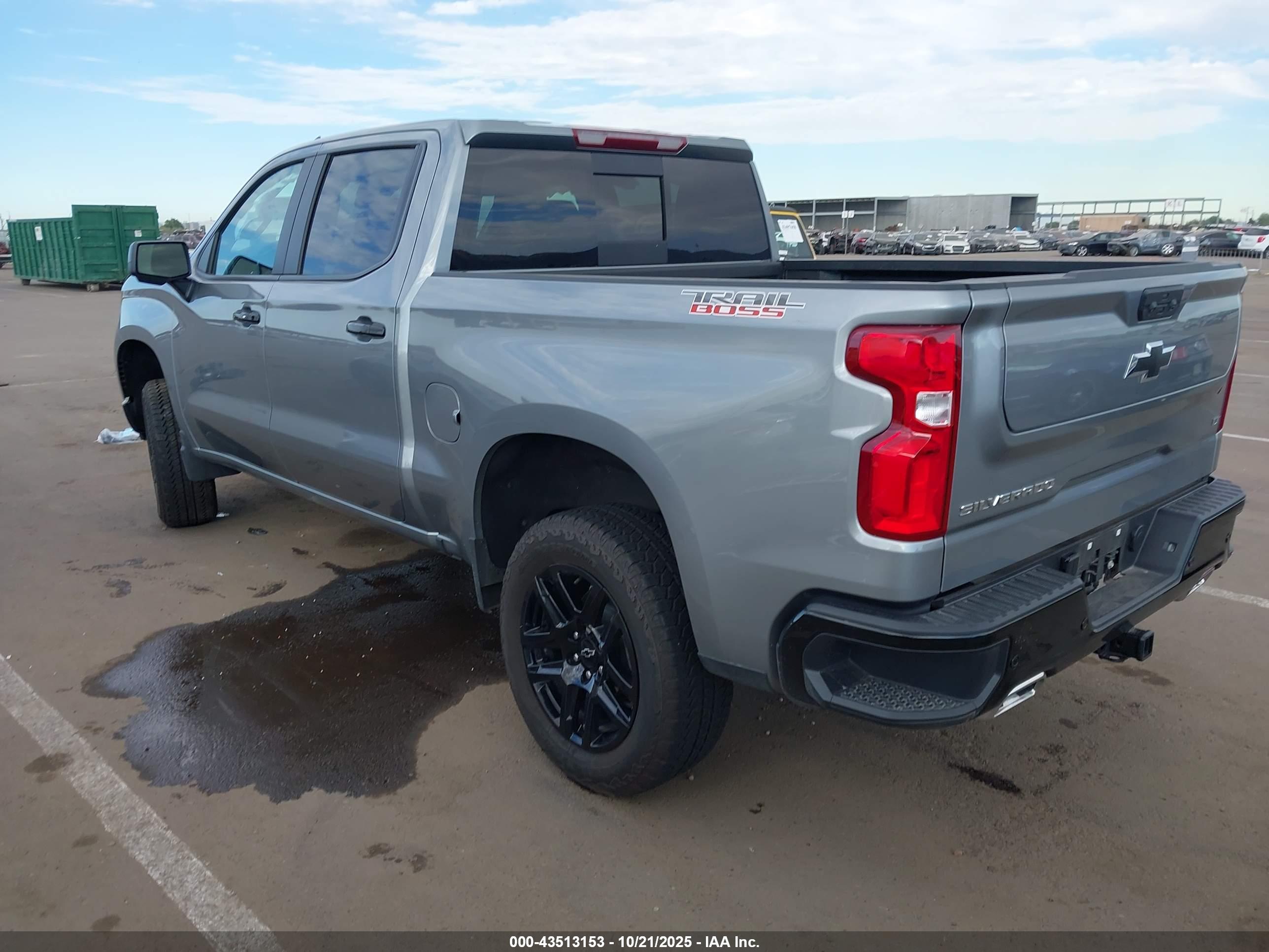 CHEVROLET SILVERADO image 3