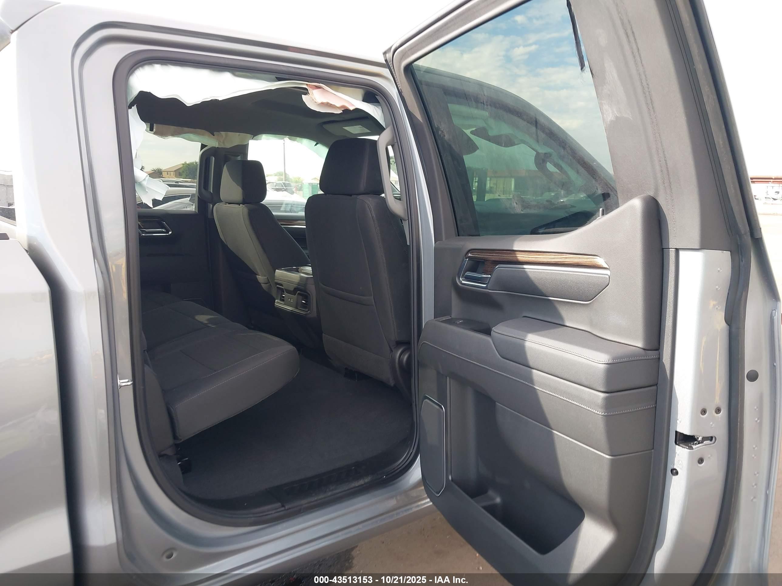 CHEVROLET SILVERADO image 8