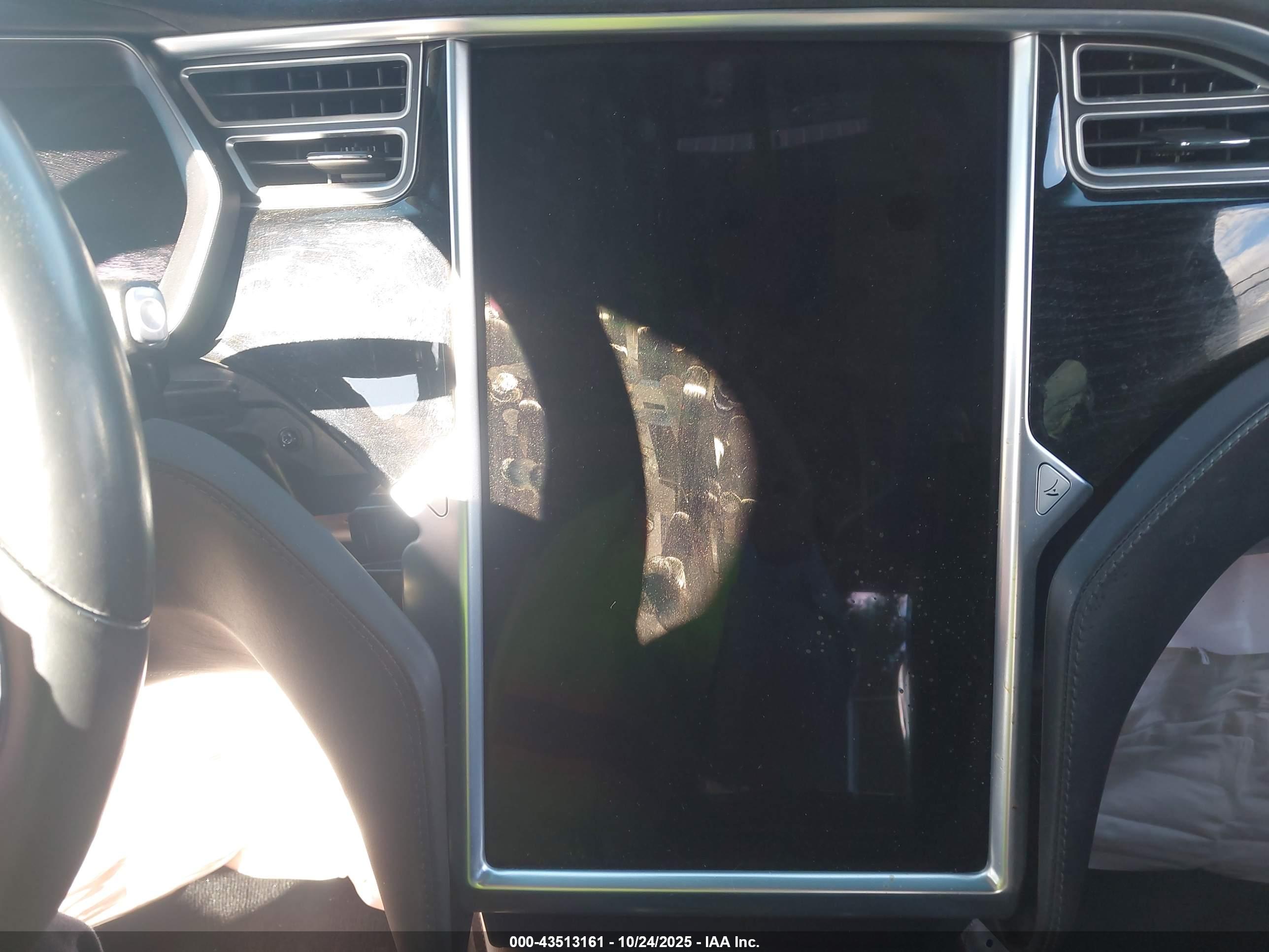 TESLA MODEL image 7