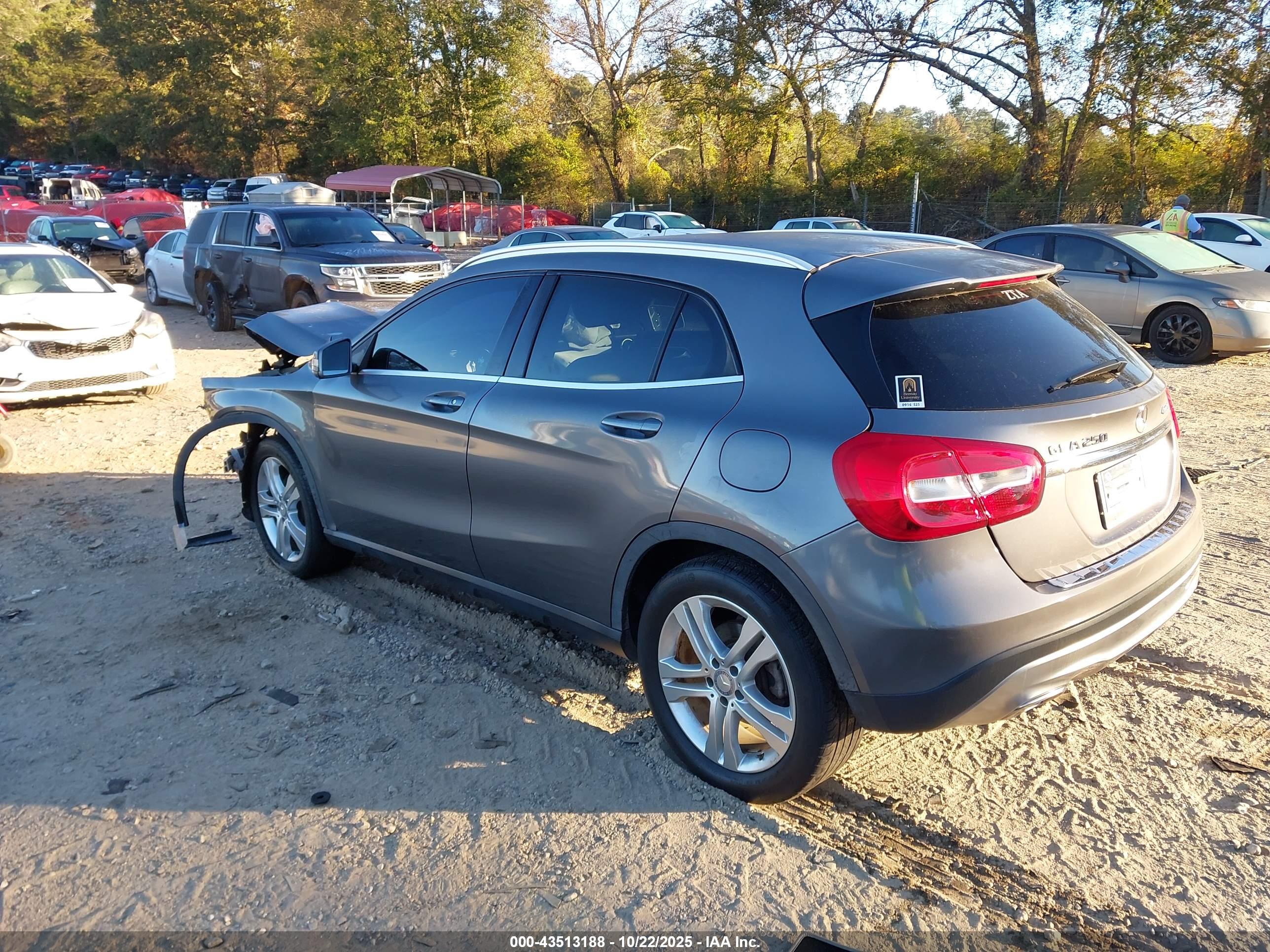MERCEDES-BENZ GLA image 3