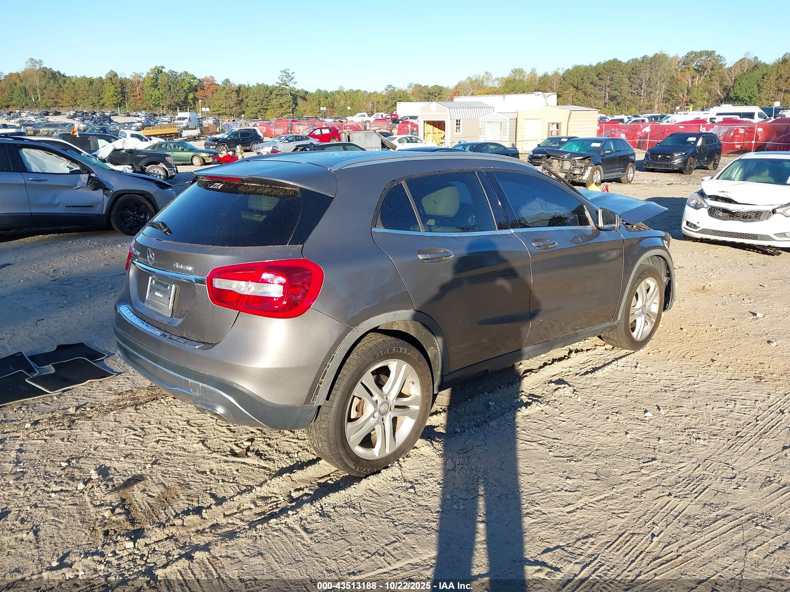 MERCEDES-BENZ GLA image 4