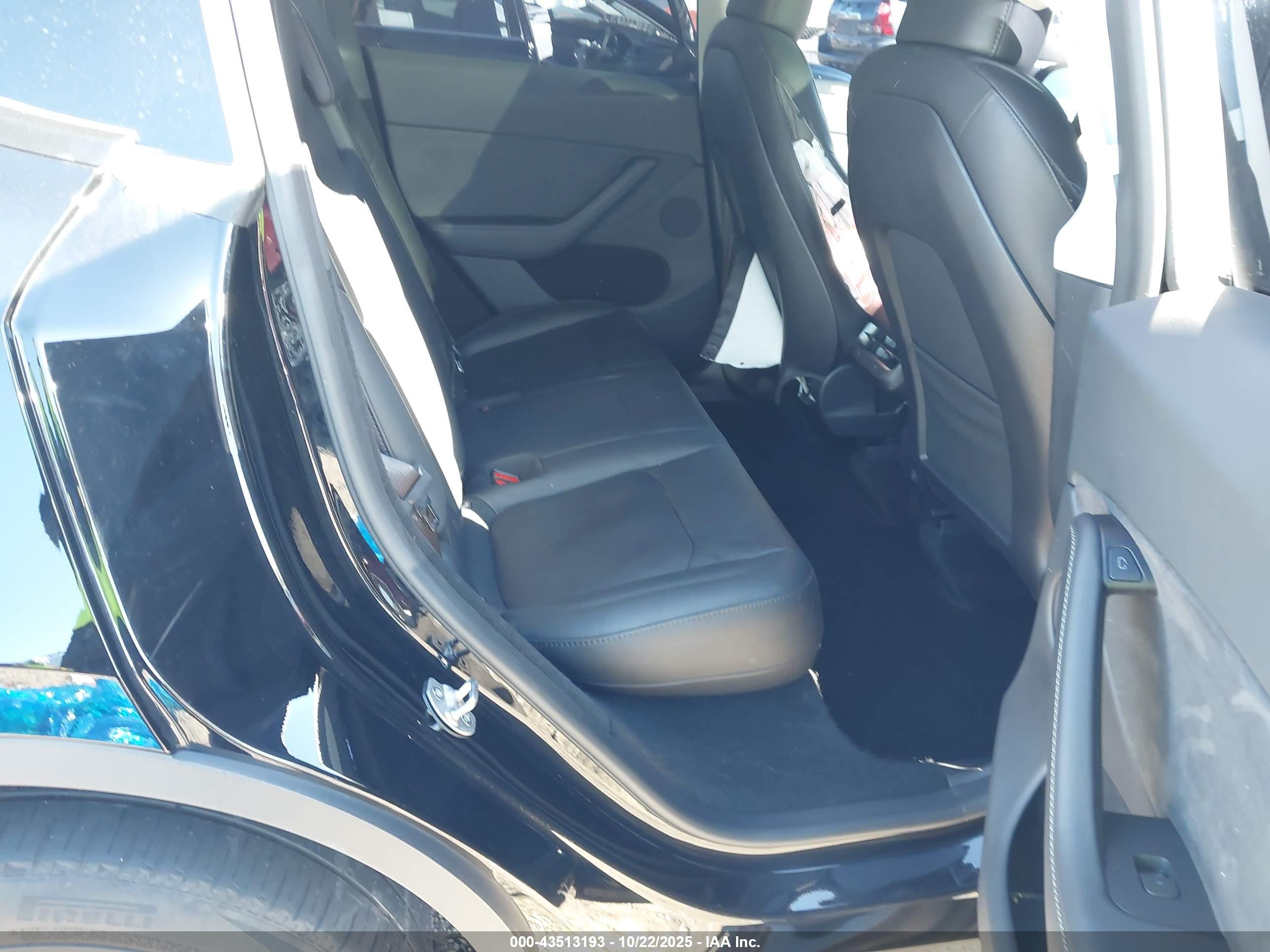 TESLA MODEL image 8