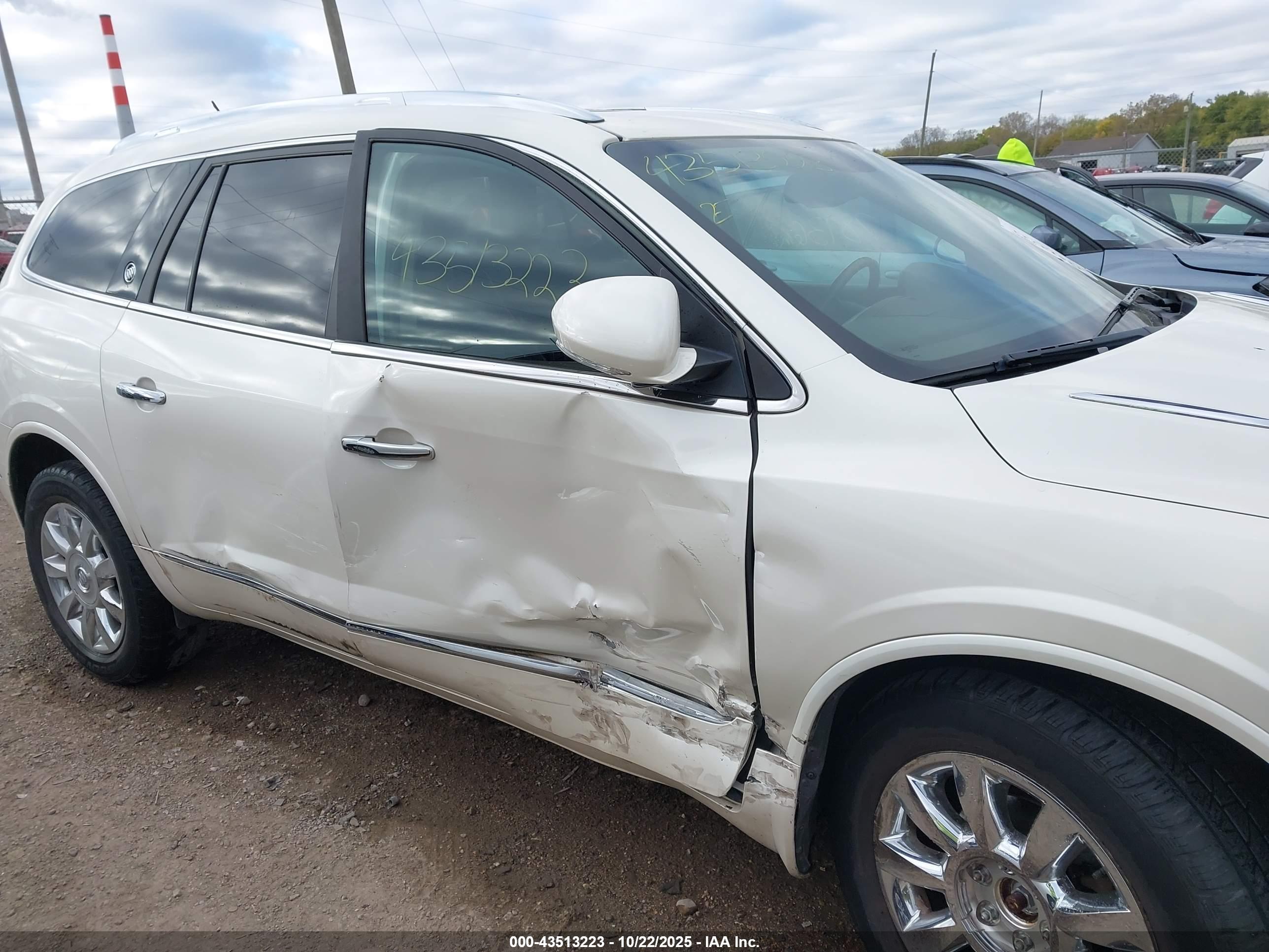 BUICK ENCLAVE image 6