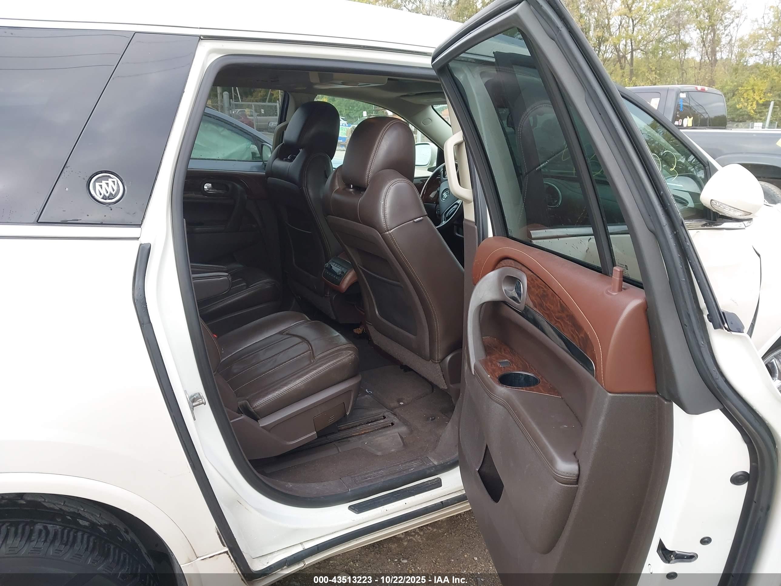 BUICK ENCLAVE image 8