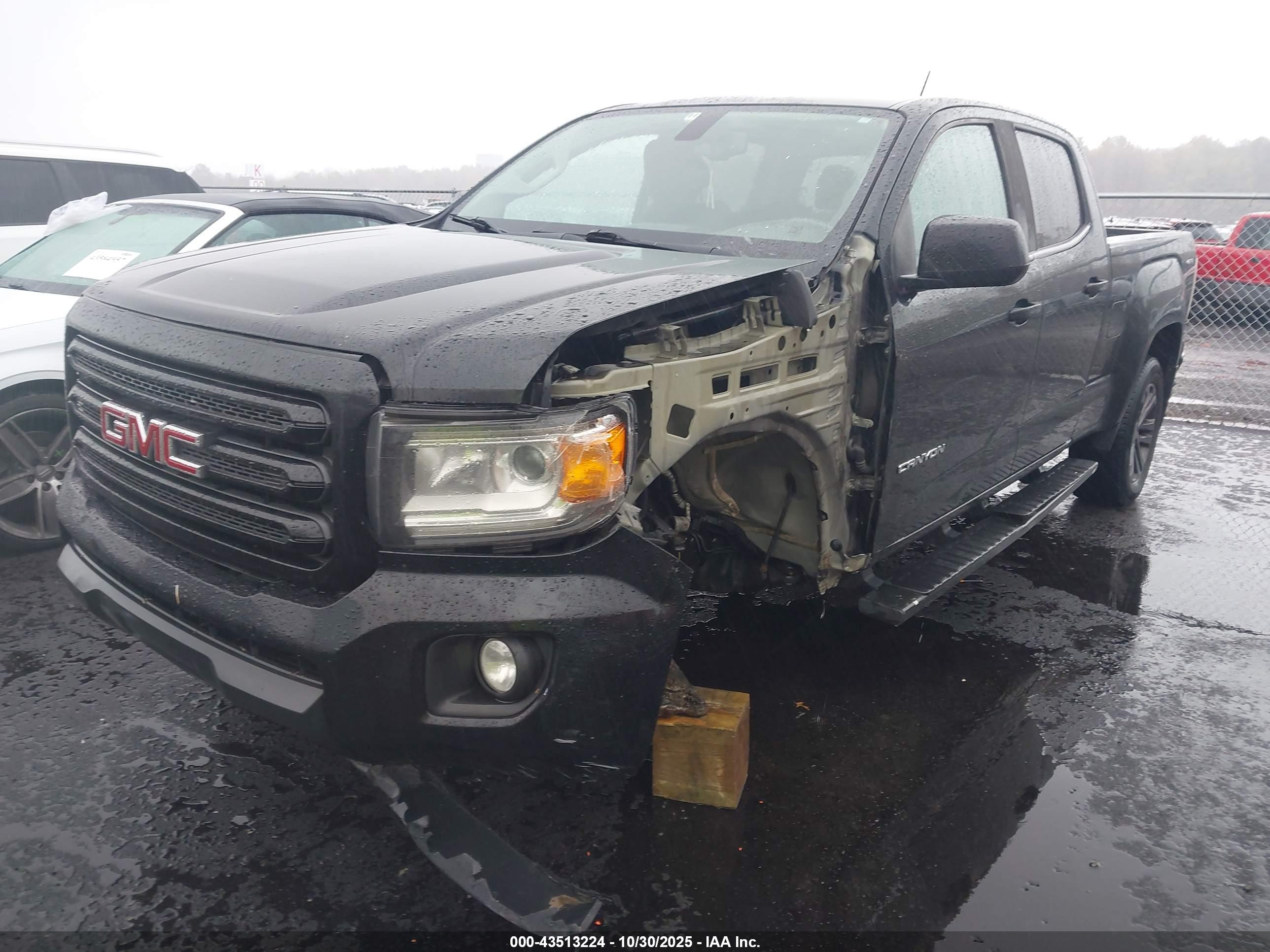 GMC CANYON image 2