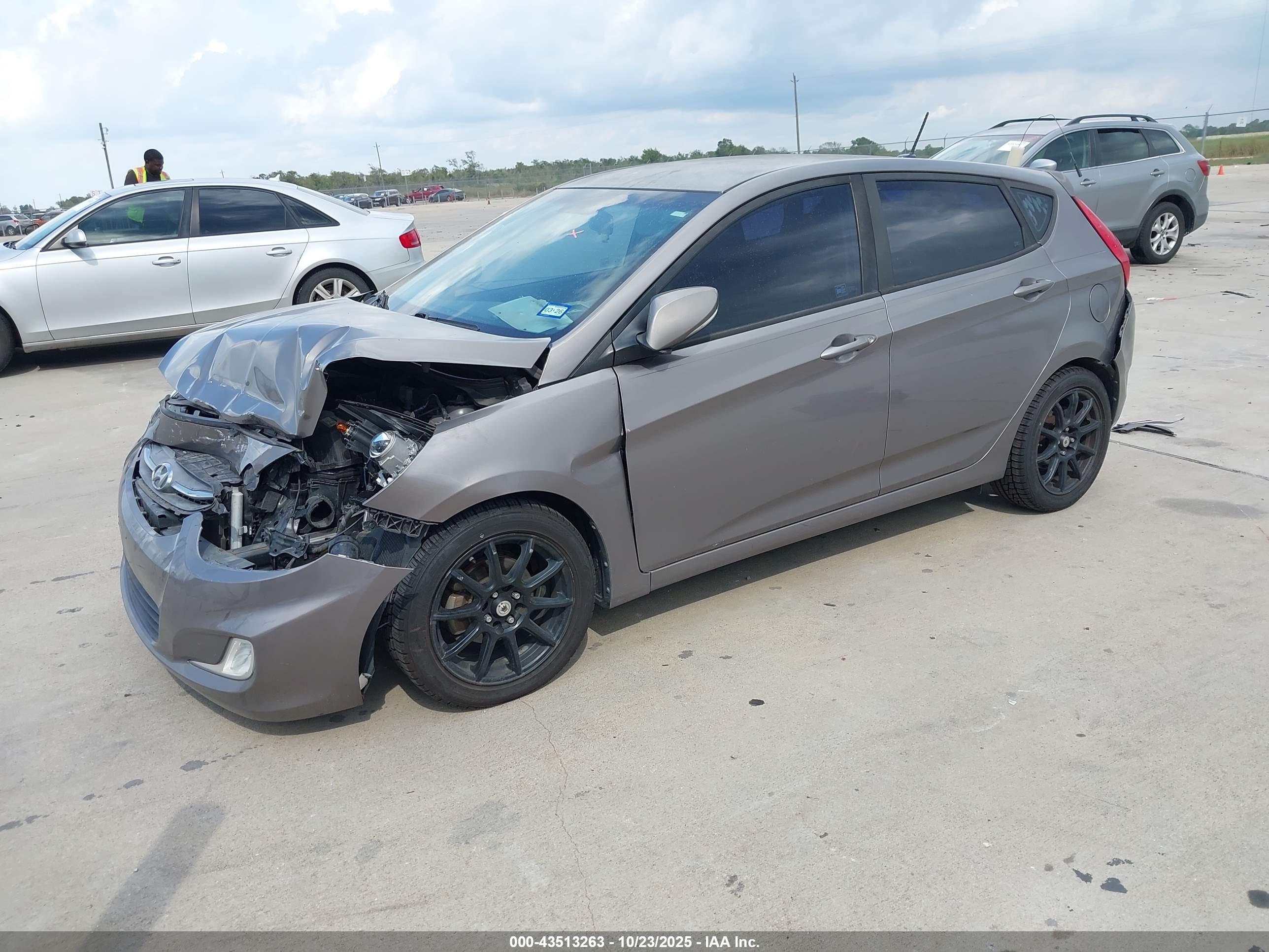 HYUNDAI ACCENT image 2
