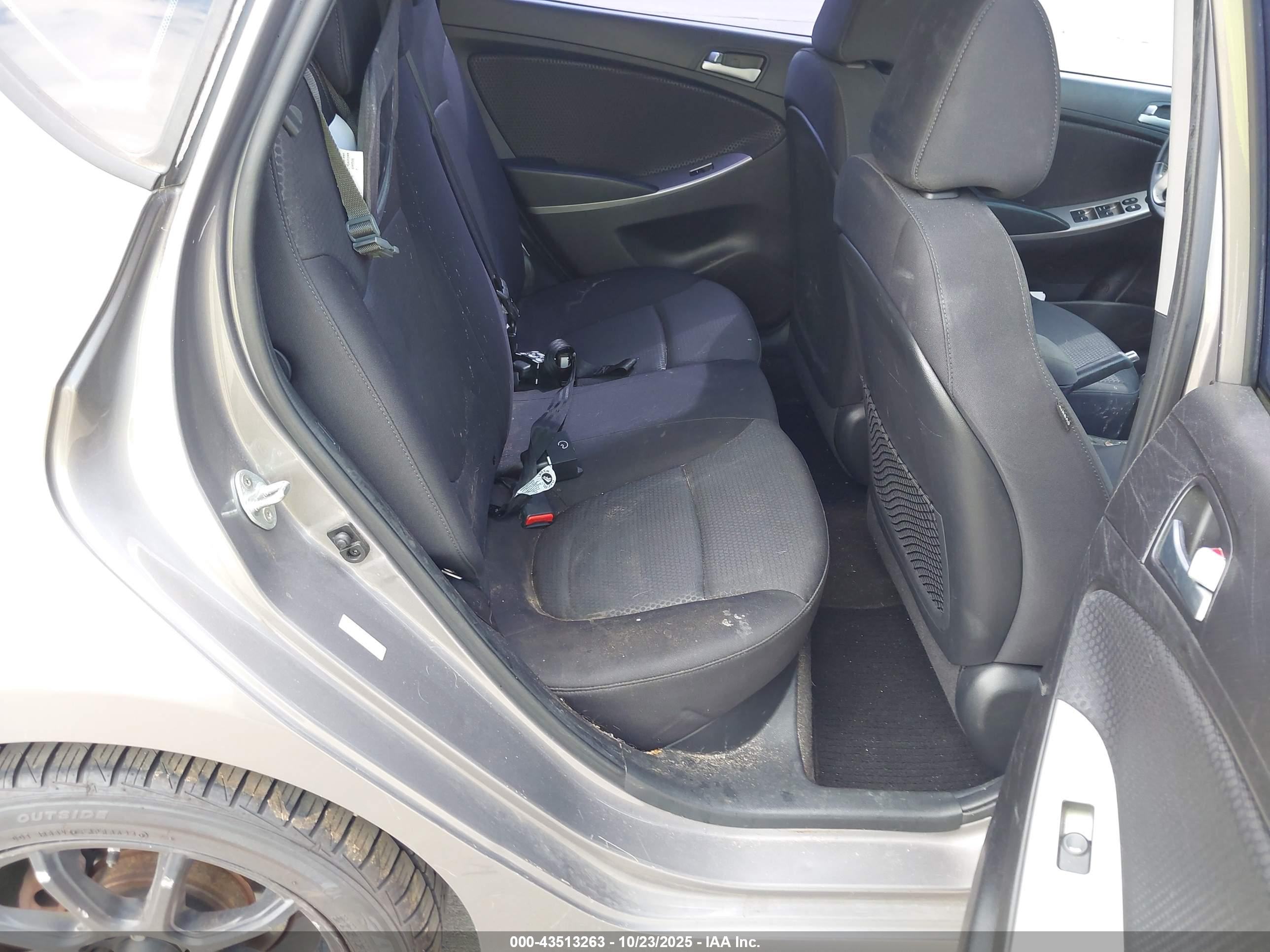 HYUNDAI ACCENT image 8
