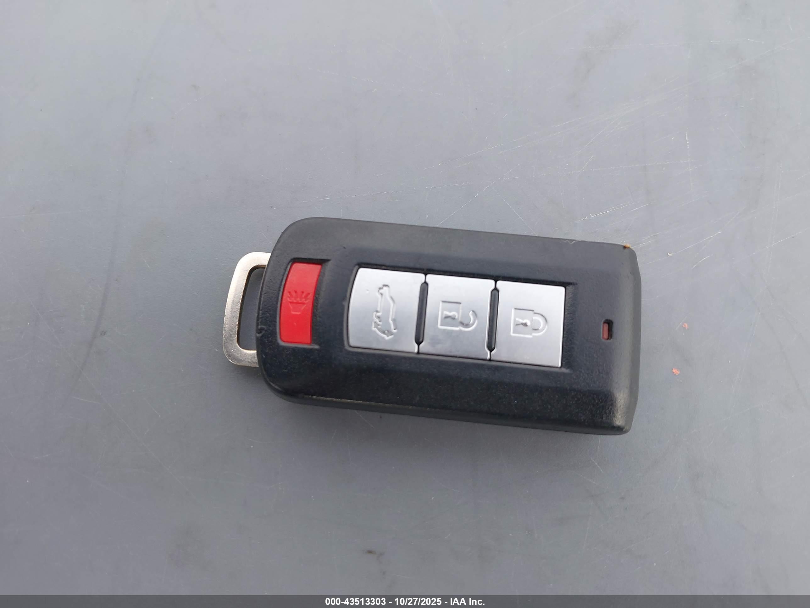 MITSUBISHI OUTLANDER image 11