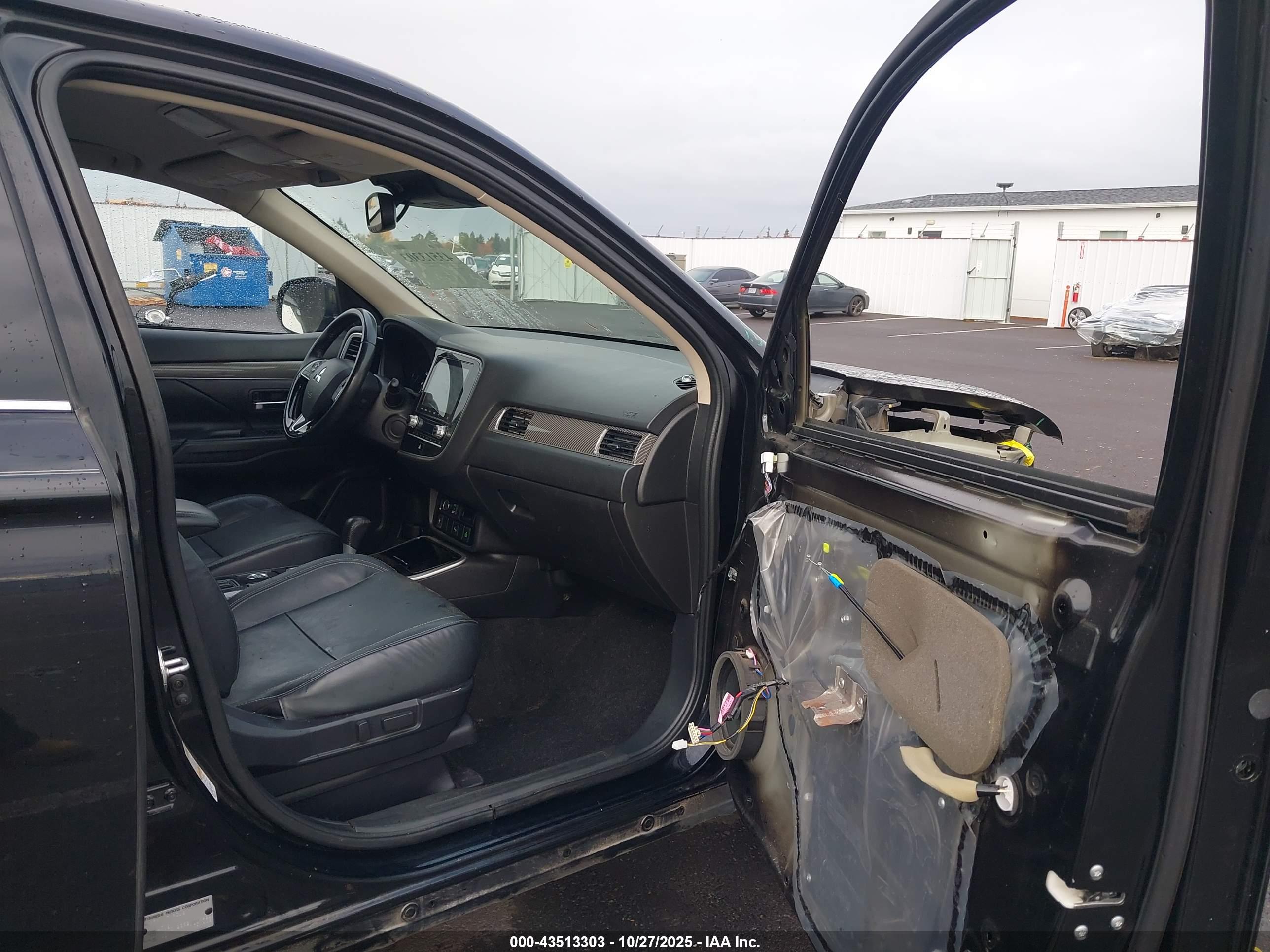 MITSUBISHI OUTLANDER image 5