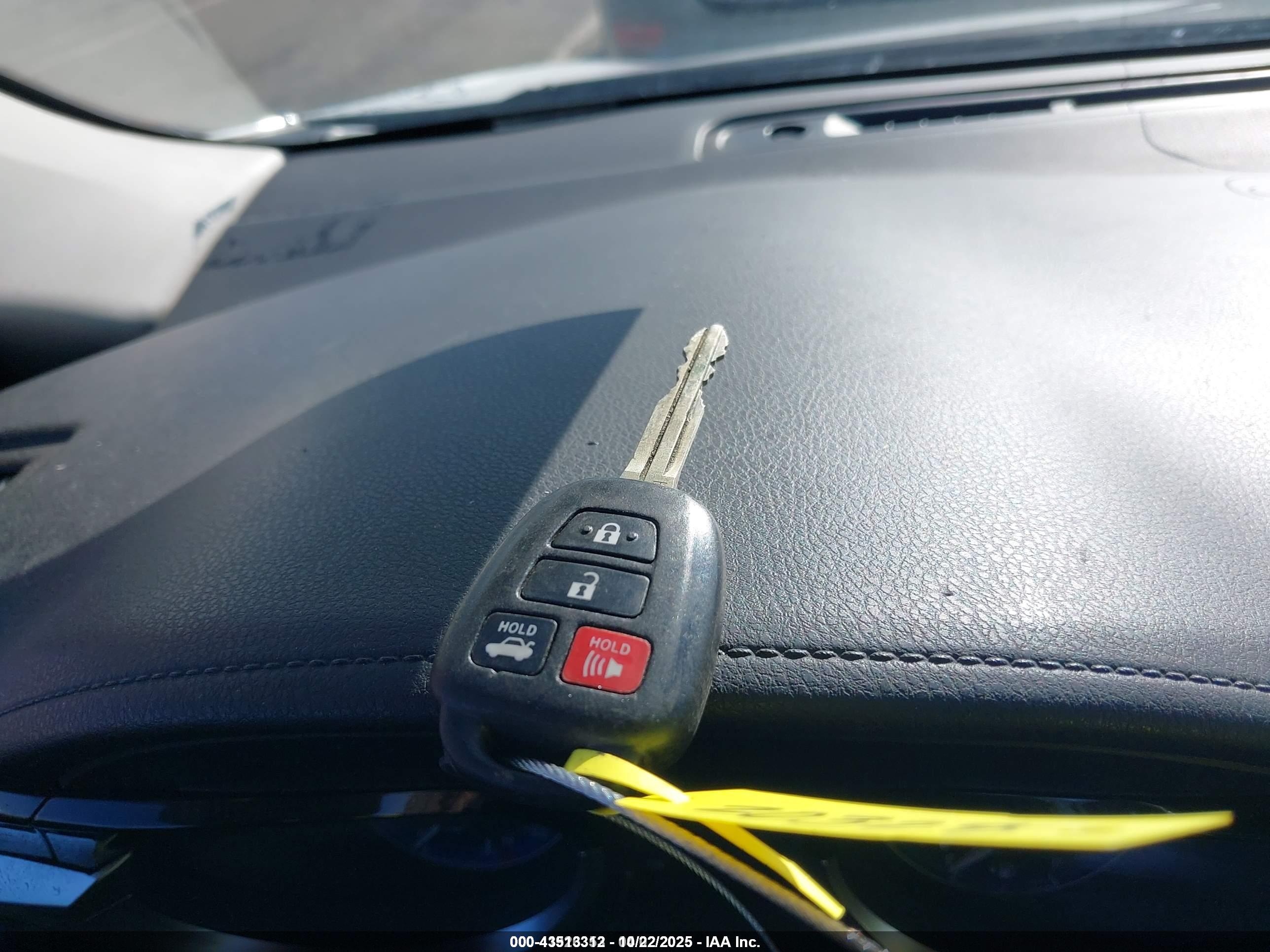 TOYOTA COROLLA image 11