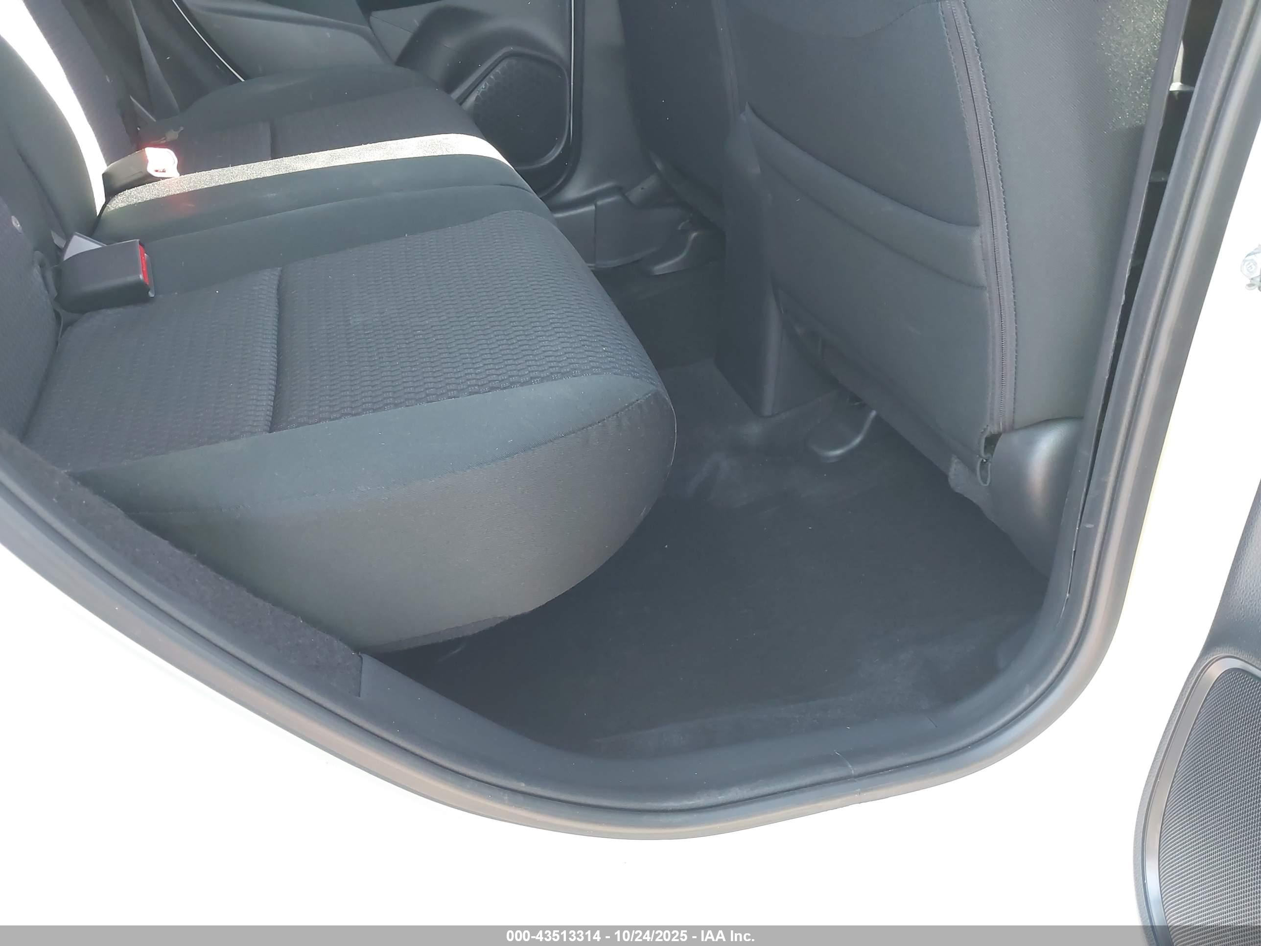HONDA FIT image 8