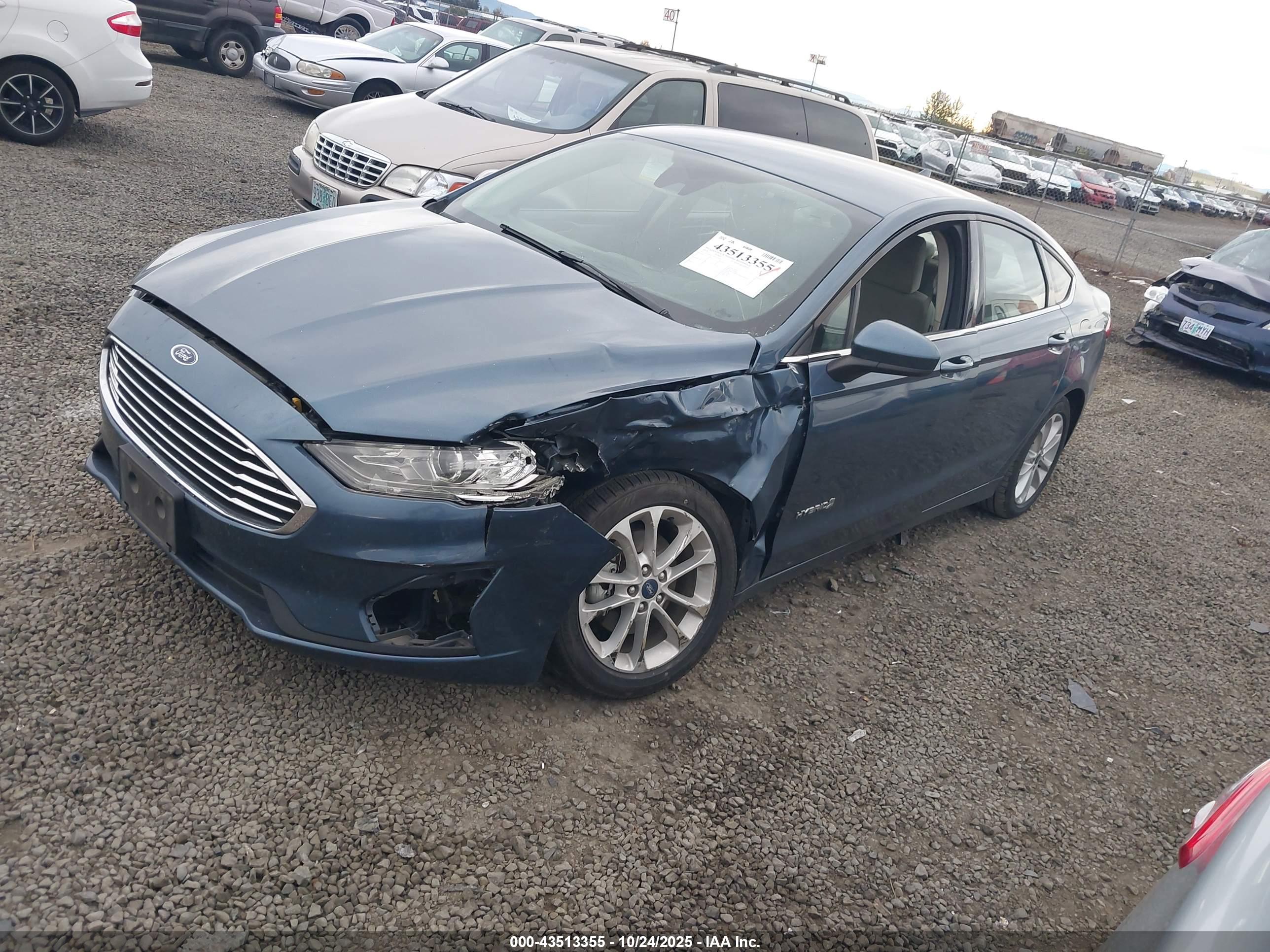 FORD FUSION image 2