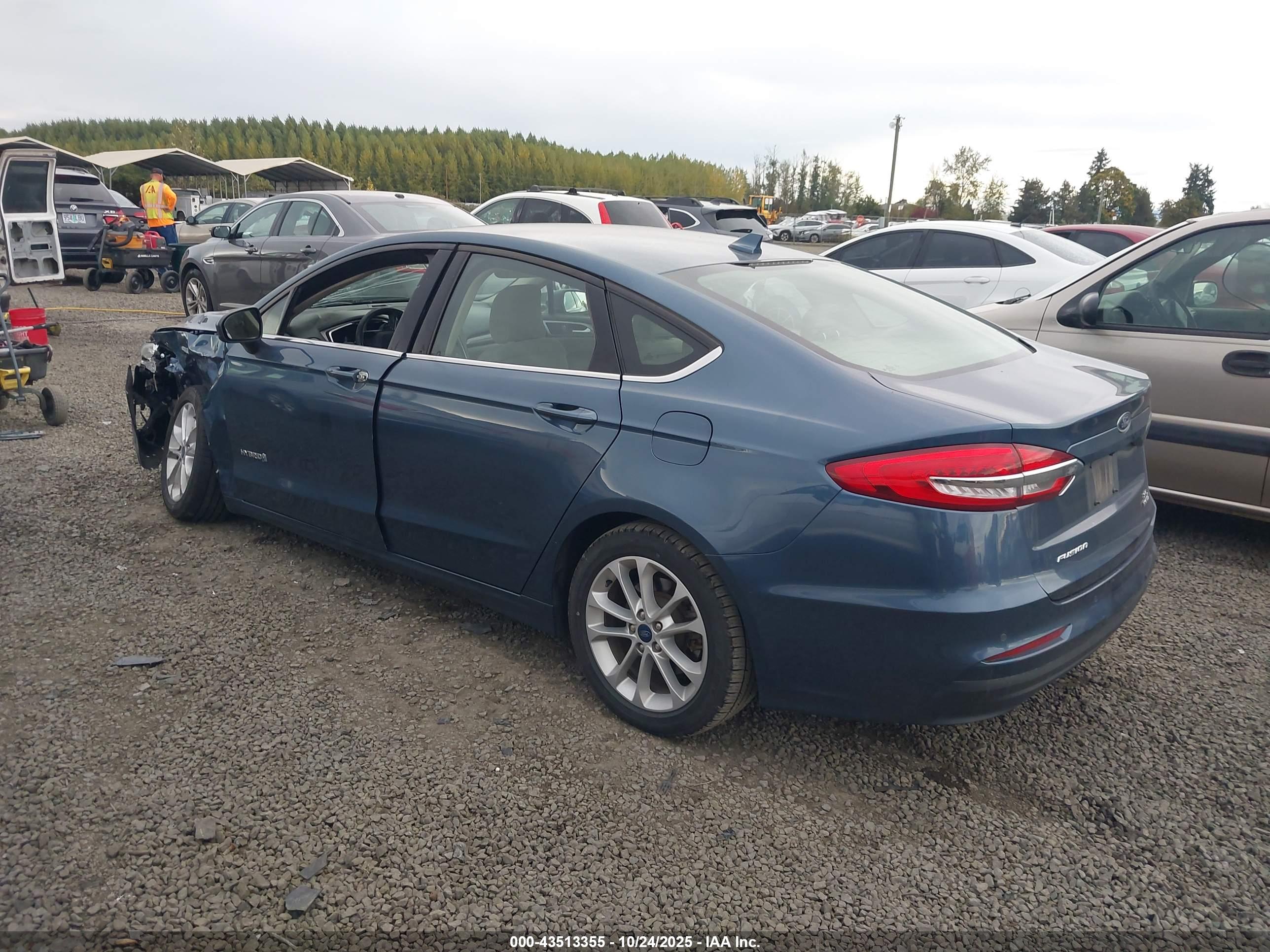 FORD FUSION image 3