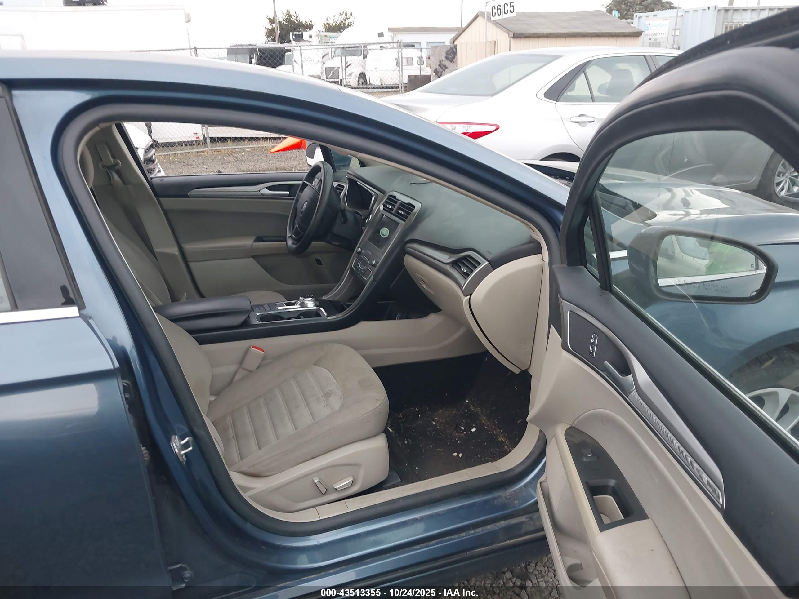 FORD FUSION image 5