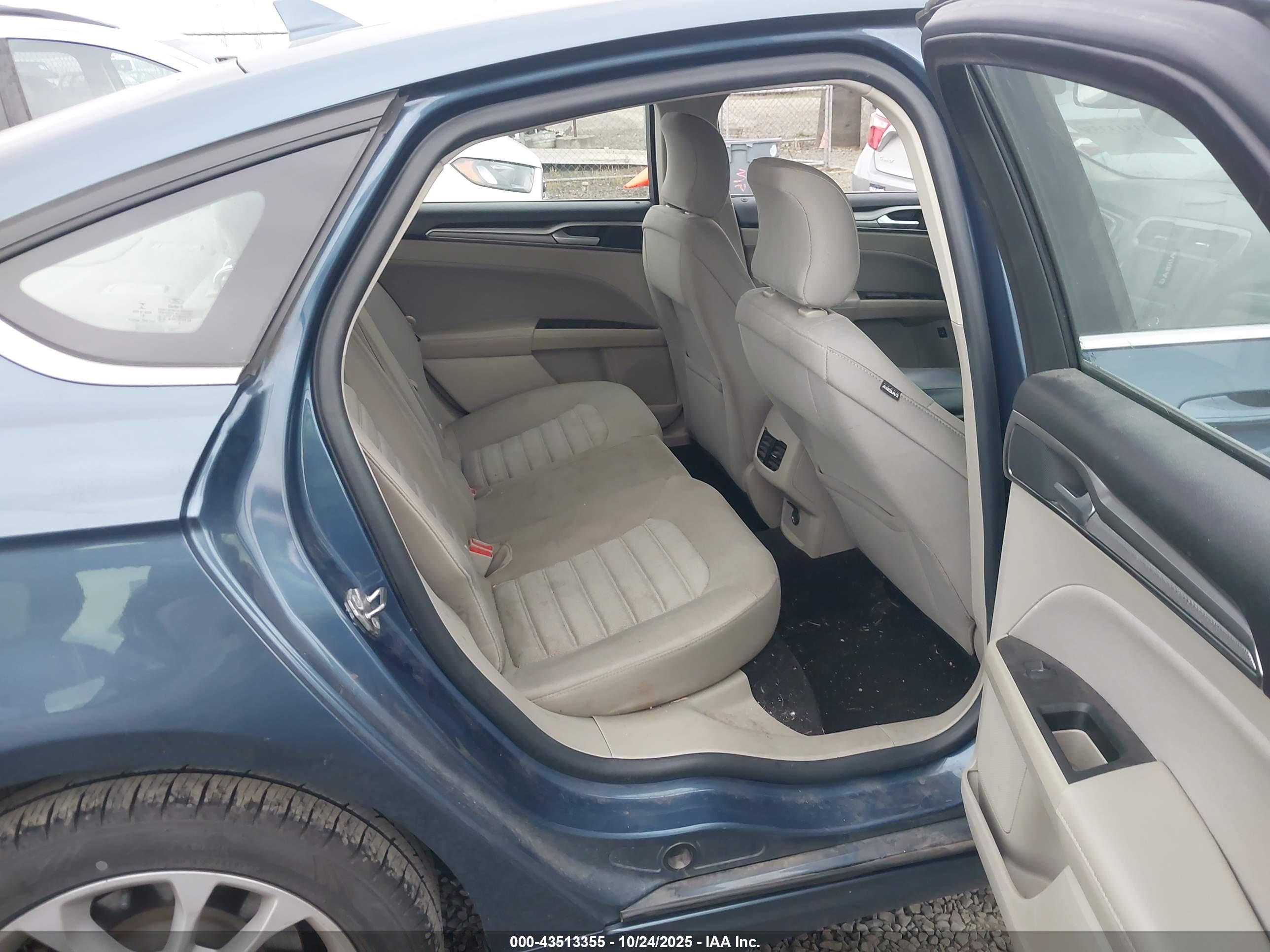 FORD FUSION image 8