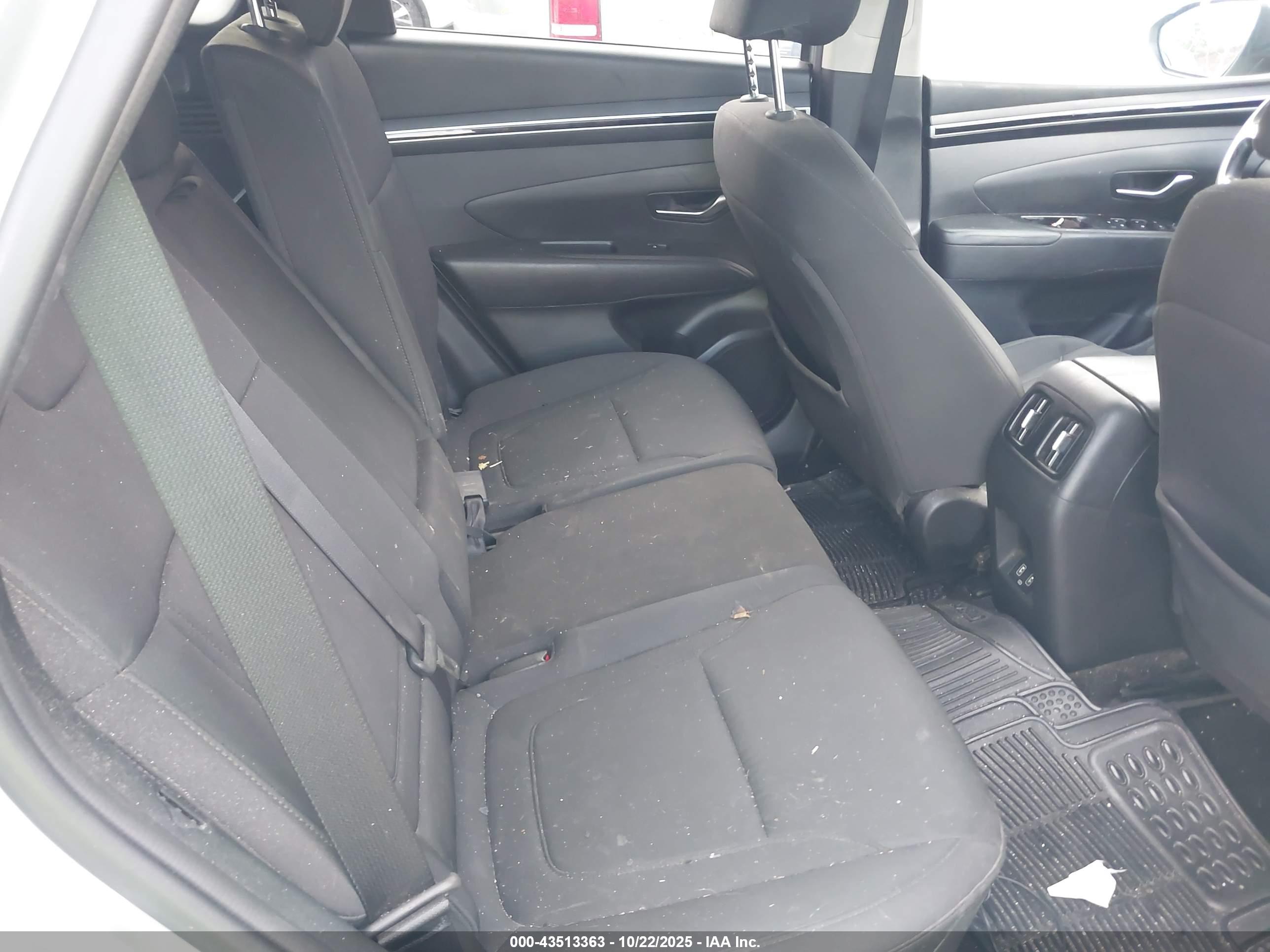 HYUNDAI TUCSON image 8