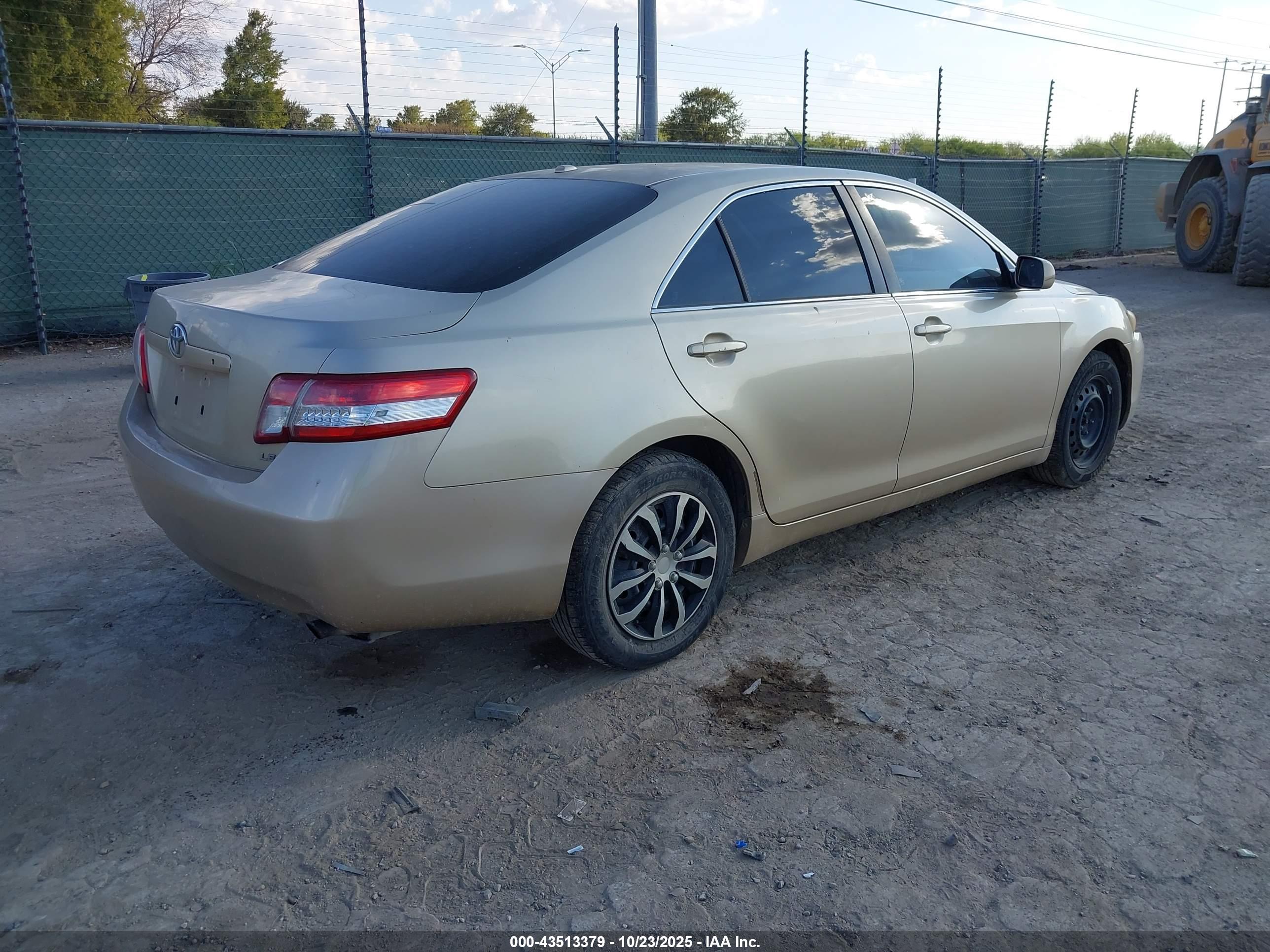 TOYOTA CAMRY image 4