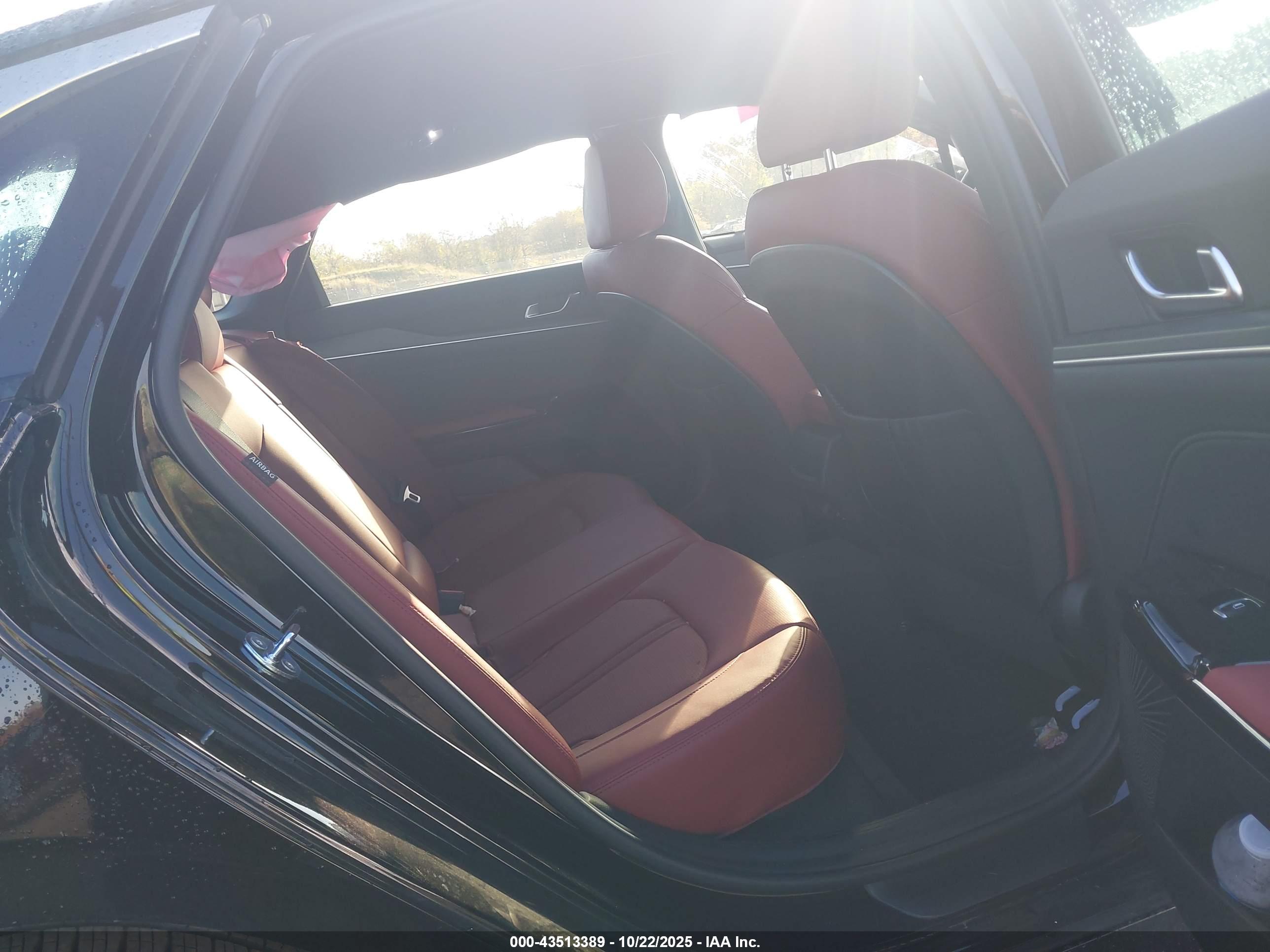 KIA K5 image 8